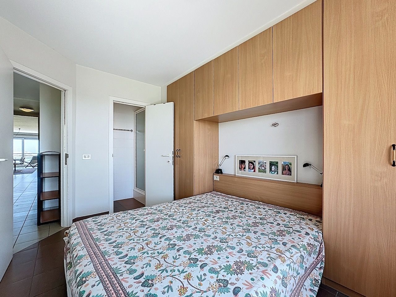 Buitengewoon ruim appartement met frontaal zeezicht en een woonkamer van maar liefst 8,12 m breed! foto 24