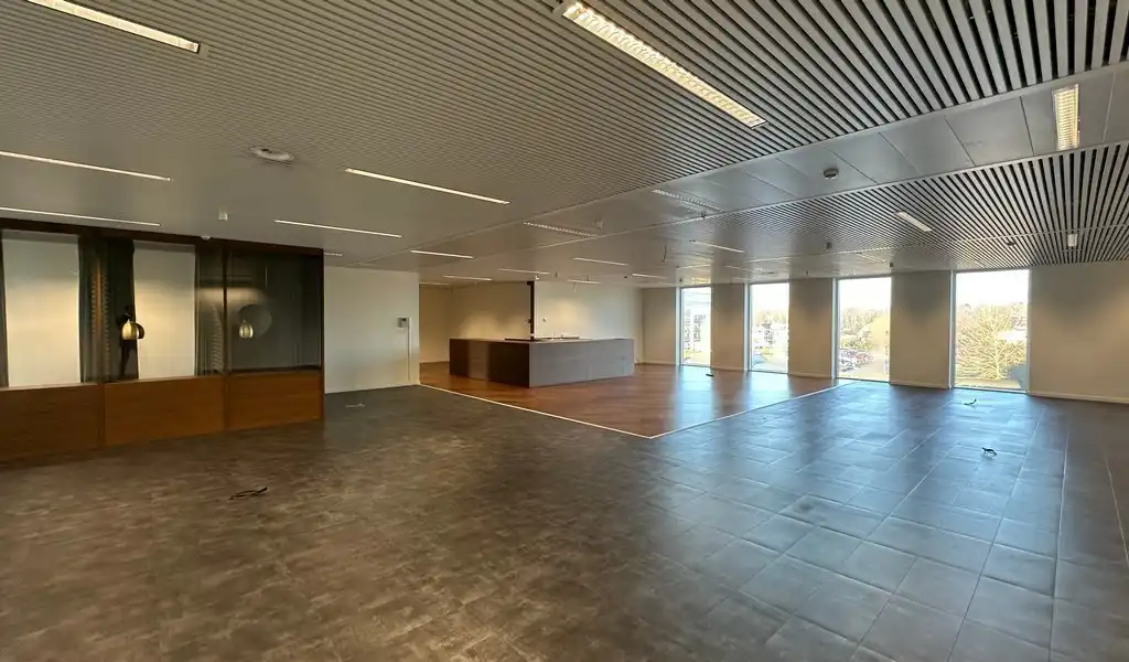 Instapklare kantoorruimte te huur langs E40 in Aalst foto 2