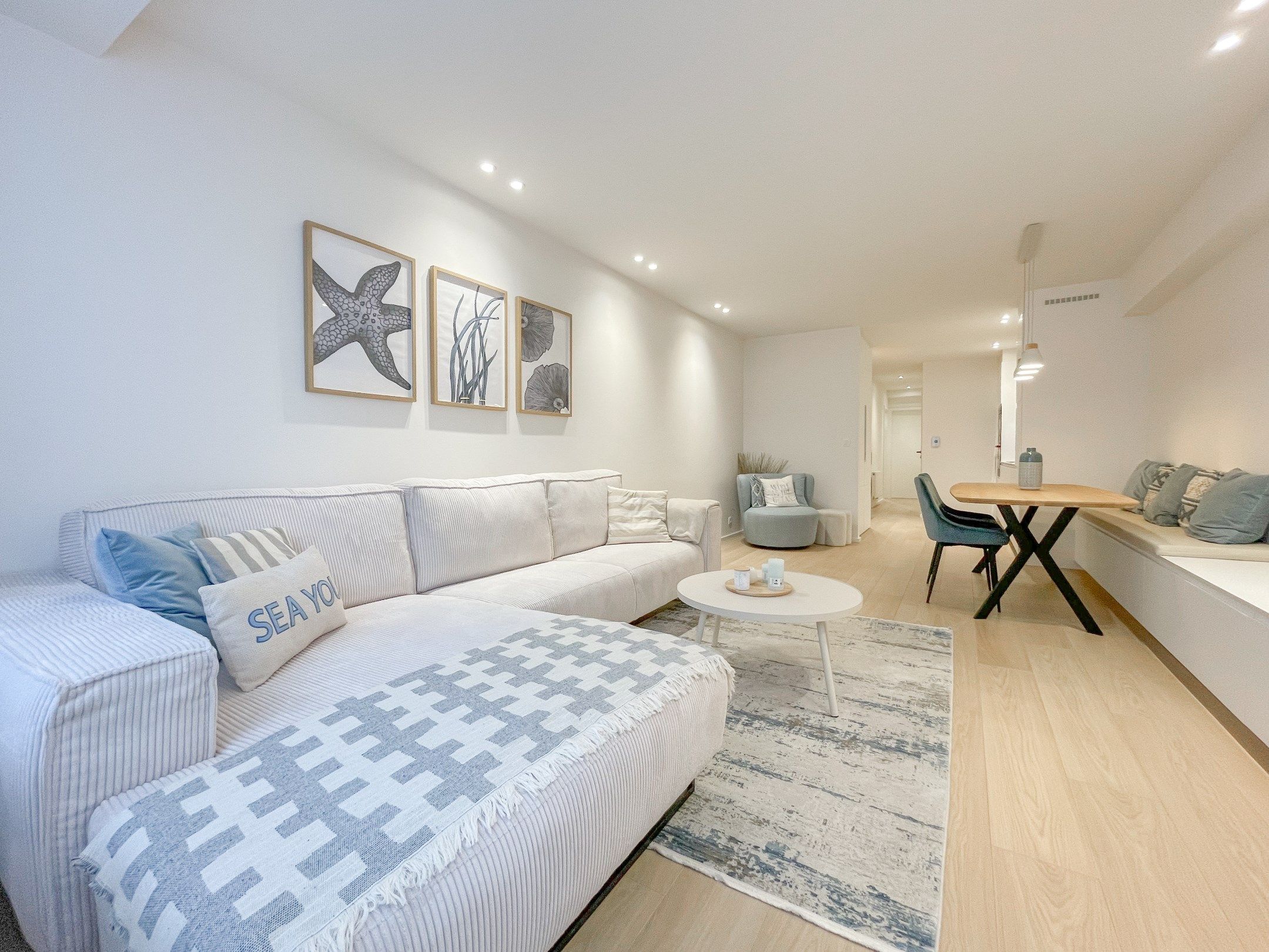 Tijdloos volledig gerenoveerd appartement gelegen nabij het Driehoeksplein en de Zeedijk. foto {{pictureIndex}}