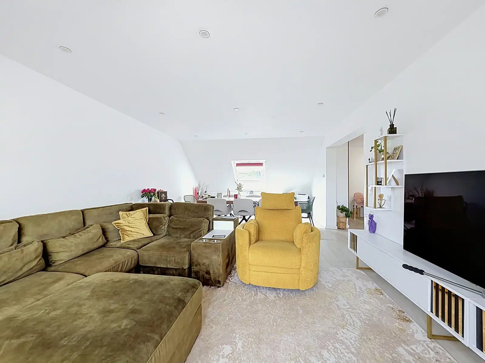 Uiterst ruim 3-SLK-appartement met terras, topligging! foto 6