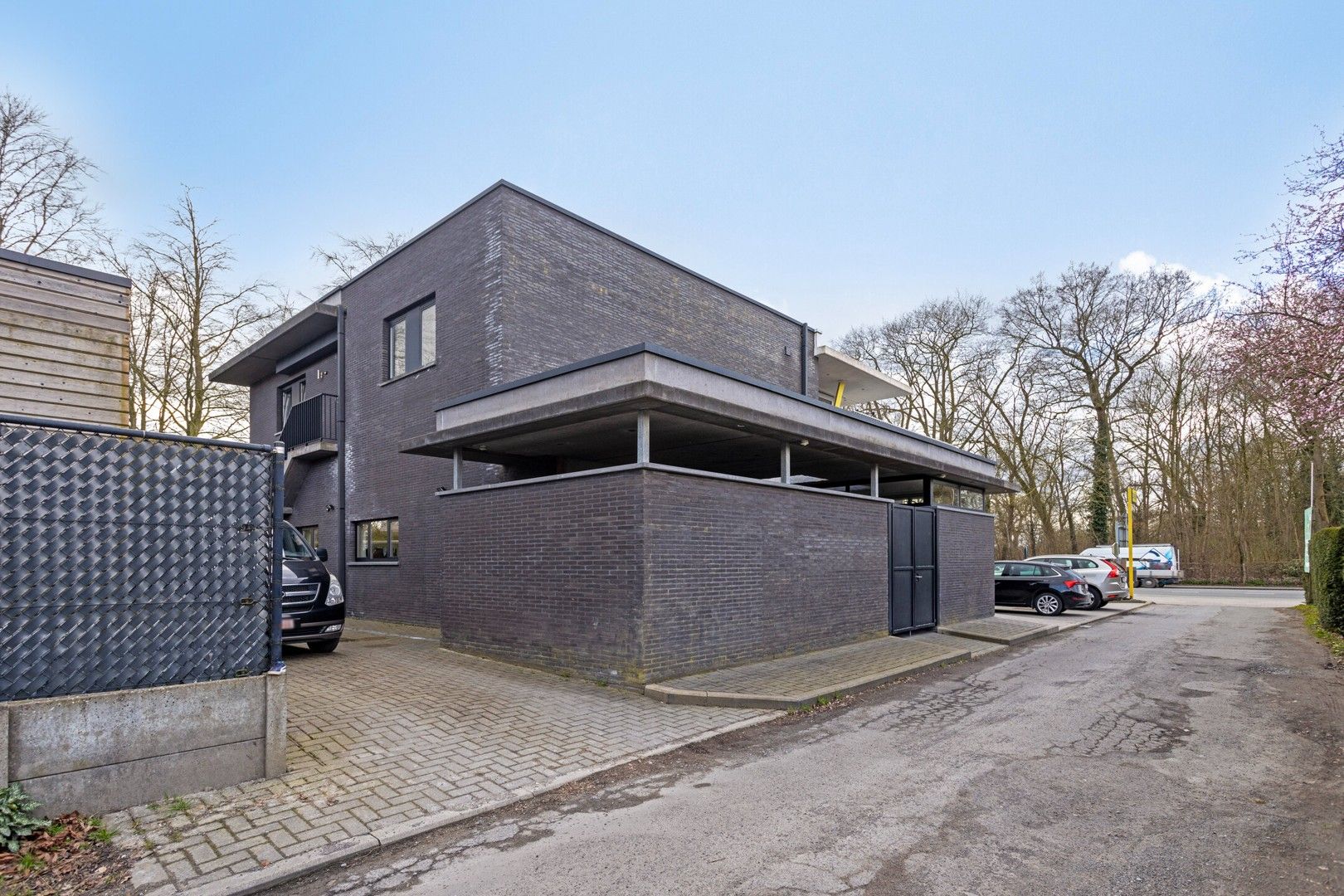 Handelspand met twee appartementen te Diksmuide foto 2