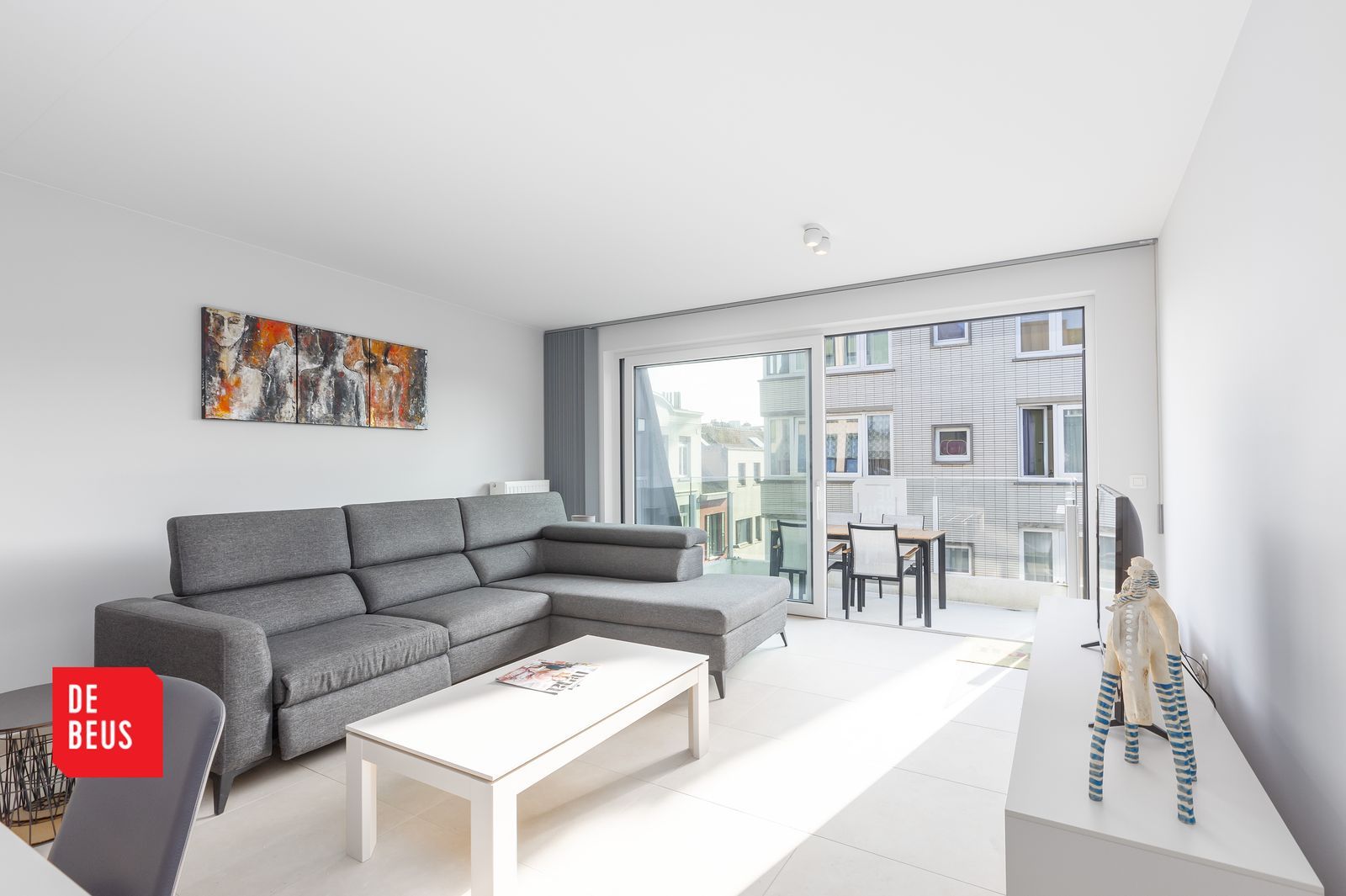 Prachtig appartement met 2 slpk en zonnig terras in jonge residentie foto {{pictureIndex}}