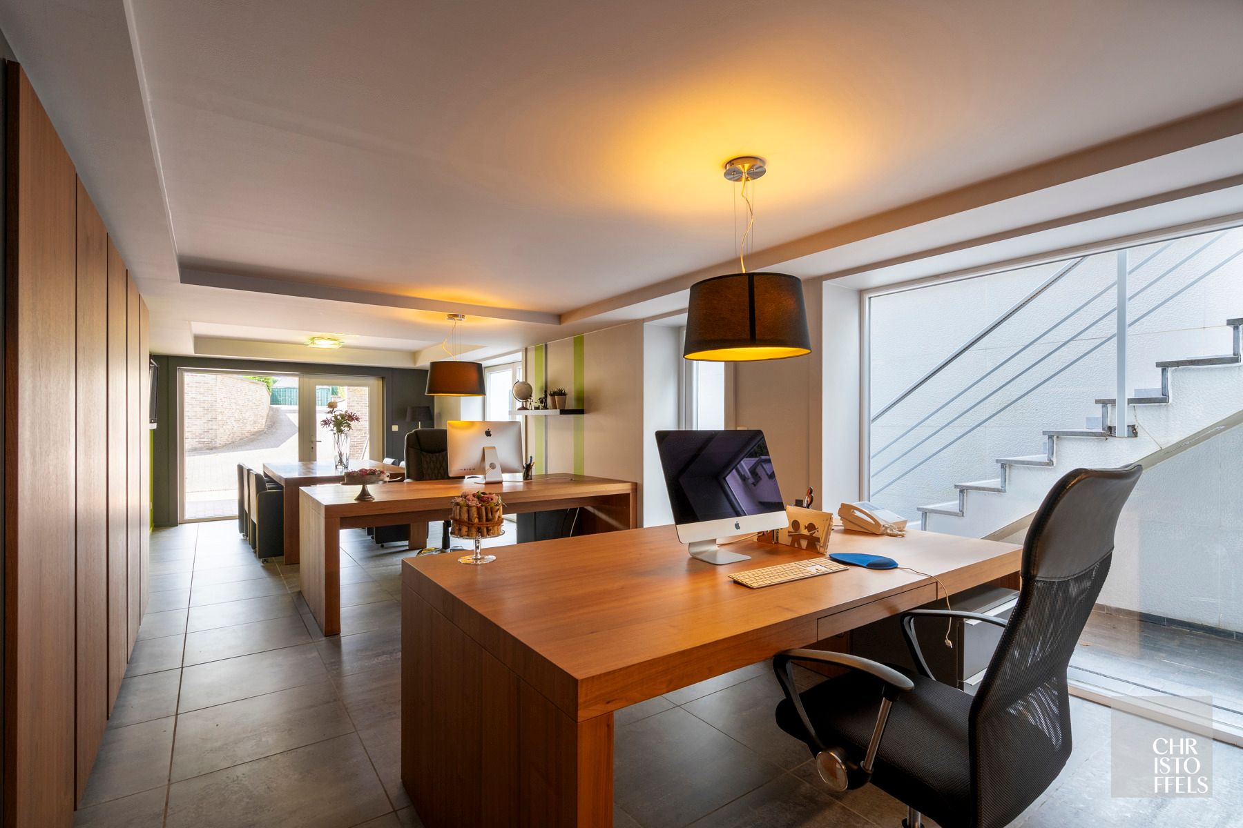 Karakteristieke villa met praktijkruimte en buitenzwembad op zuidgericht perceel van 1.565 m² foto 4