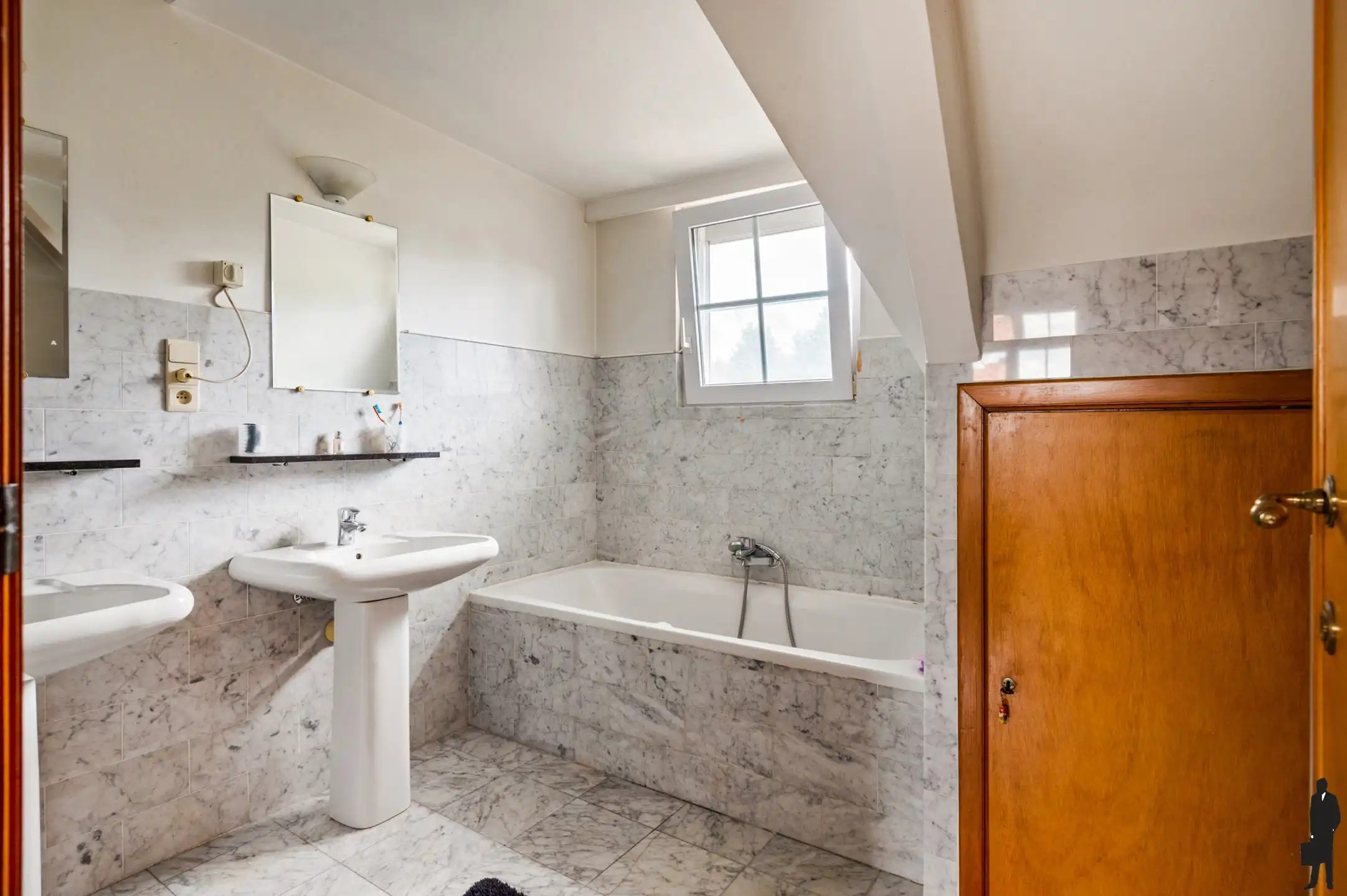 Charmante villa met 4 slpks, 2 badks en tuin met privacy foto 15