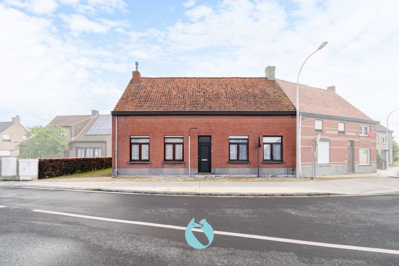 Hoofdfoto van de publicatie: Woning op een perceel van 935 m² - geniet een centrale ligging tussen de dorpskernen van Sleidinge en Waarschoot, alsook tot de N9 en R4/E34.