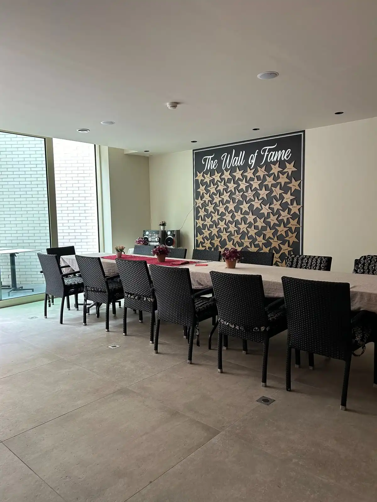 Instapklare serviceflat met 1 slaapkamer en terras op het gelijkvloers van een recente residentie in centrum Oostende. foto 12