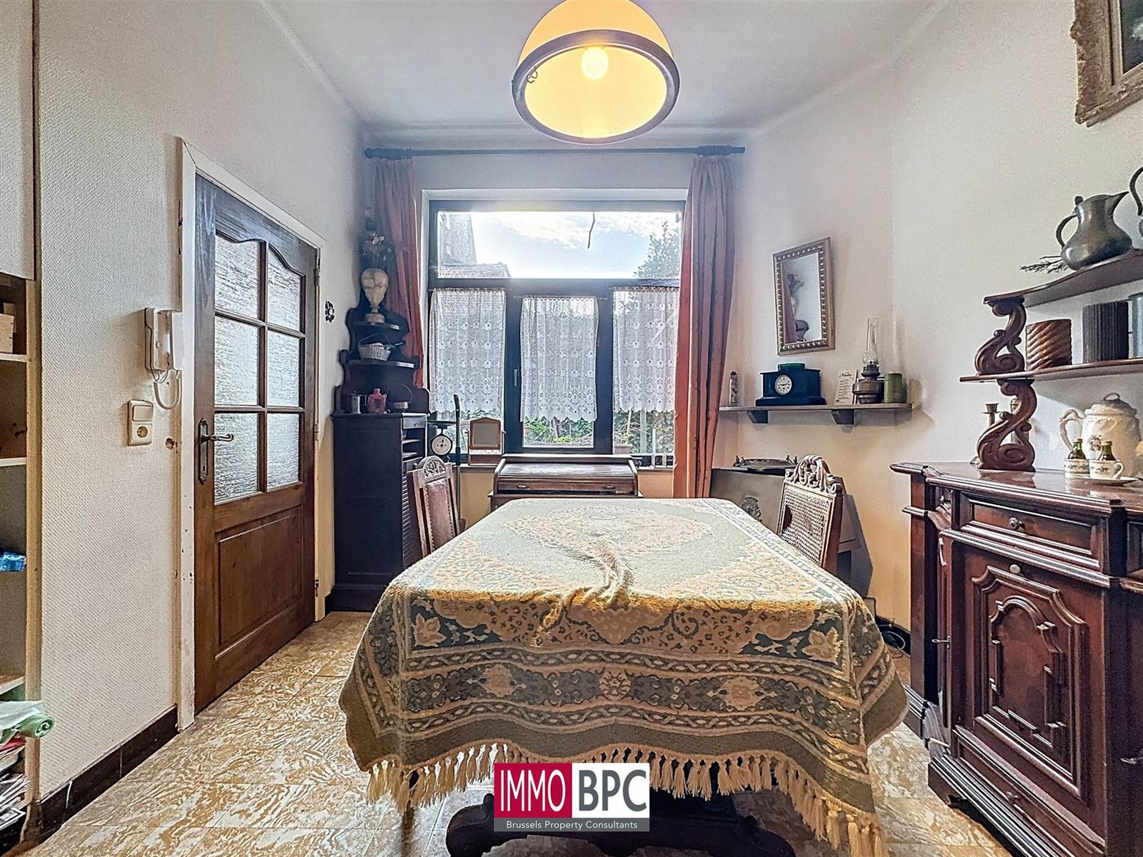 Kleine charmante achterwoning met tuin en dubbele garage te renoveren  foto 7