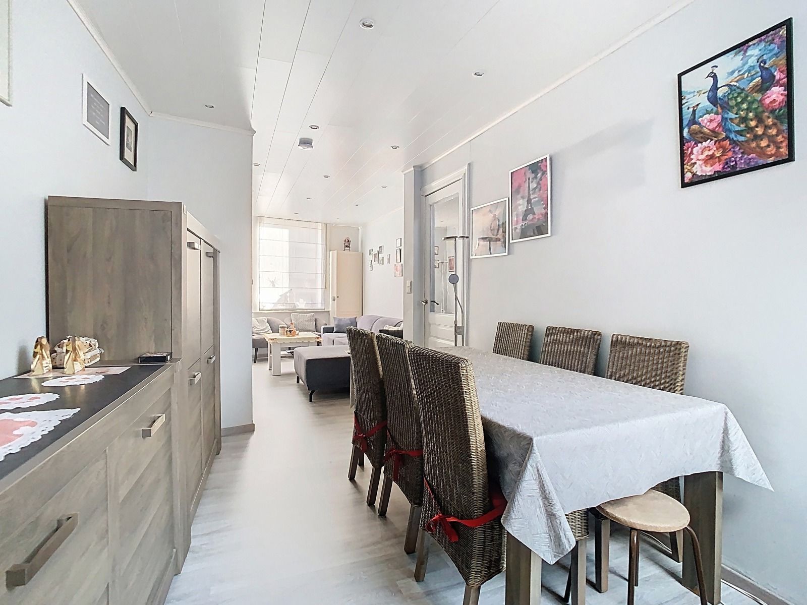 Charmante rijwoning met 3 slaapkamers én tuin, te Gijzegem! foto 4