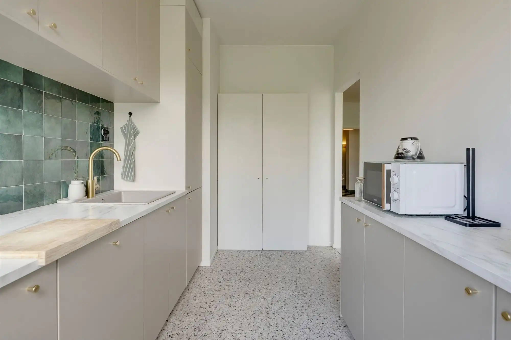 Stijlvol gerenoveerd stadsappartement met terras foto 10