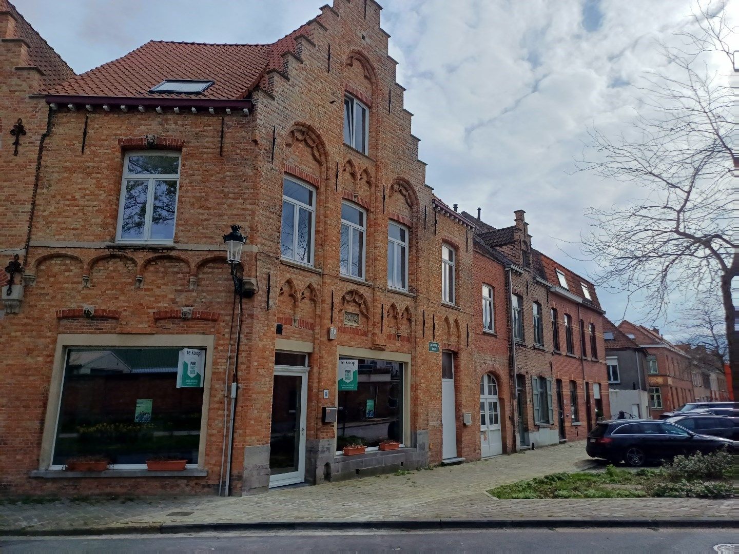 Opvallende hoek gelijkvloers bureelruimte met keuken en berging op baan met veel passage. foto 17