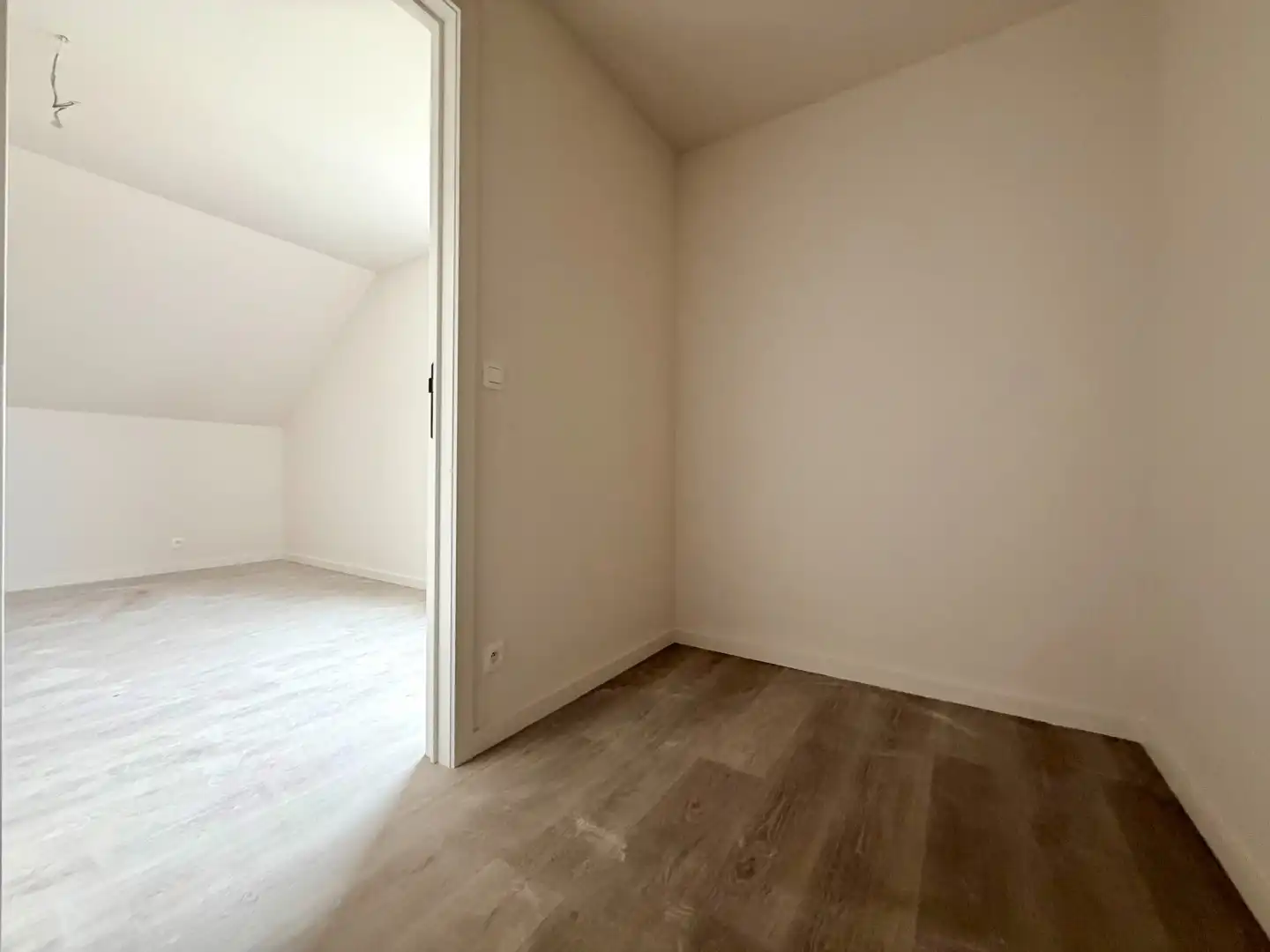 Uitzonderlijk ruime halfopen woning! foto 18
