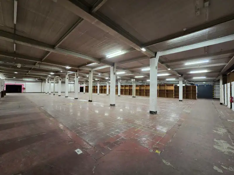 Magazijn te huur foto 4