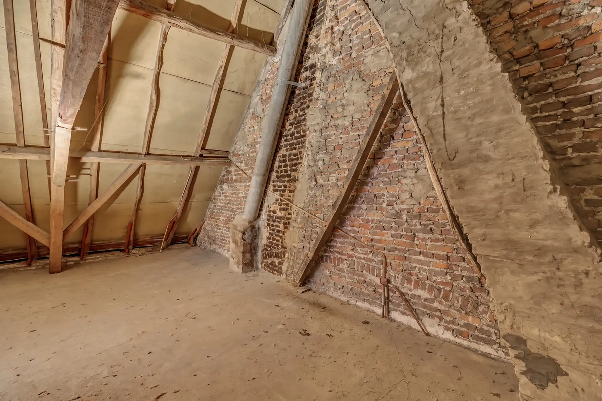 Te renoveren woning met tal van mogelijkheden foto 13