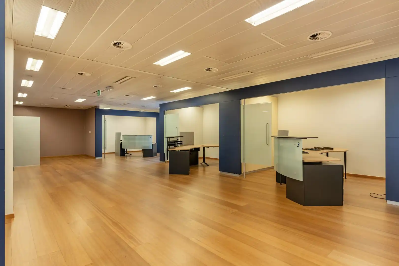 Ruim bedrijfsgebouw te koop foto 7