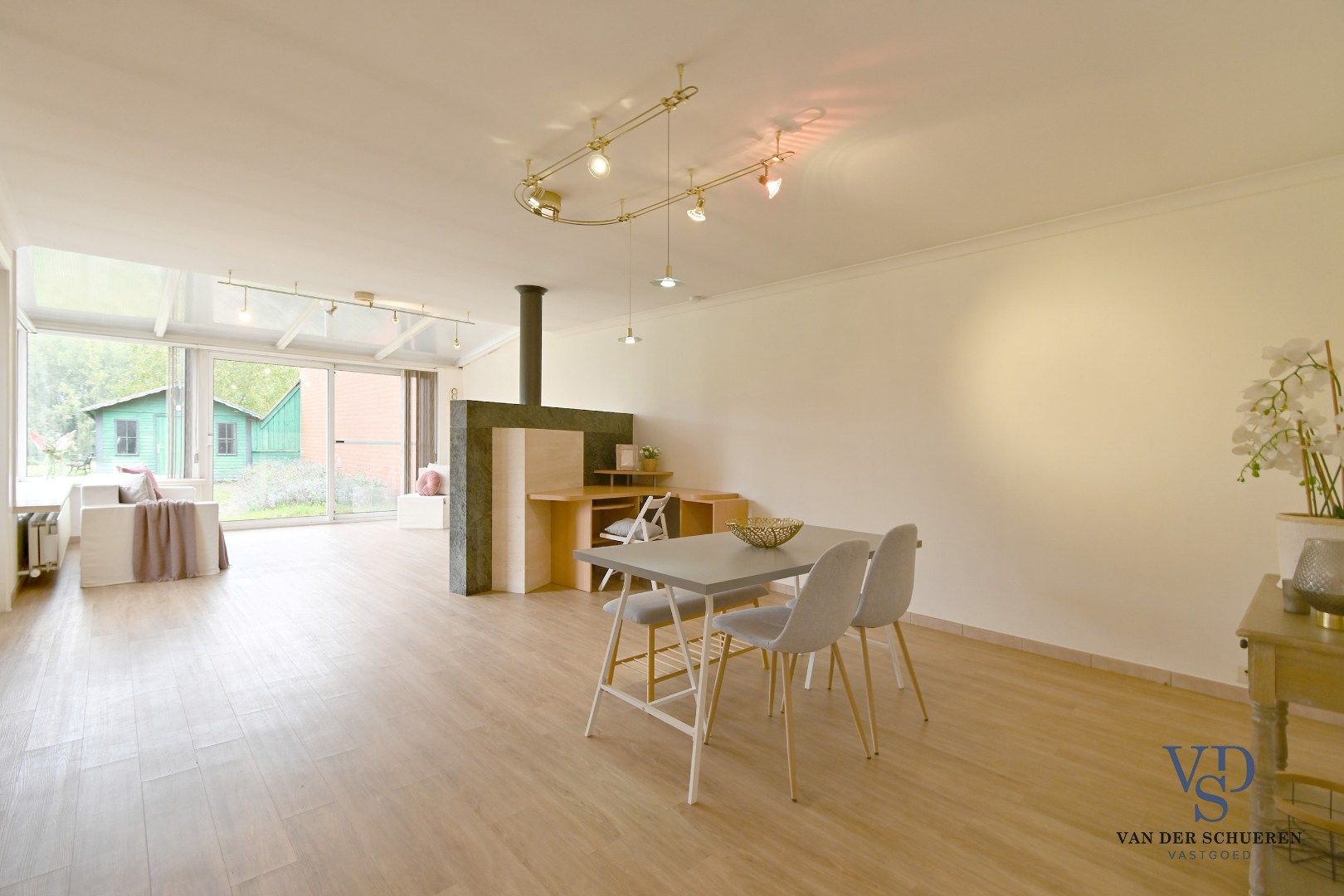 Tijdloos en ruim (> 300 m²) wonen. foto 3