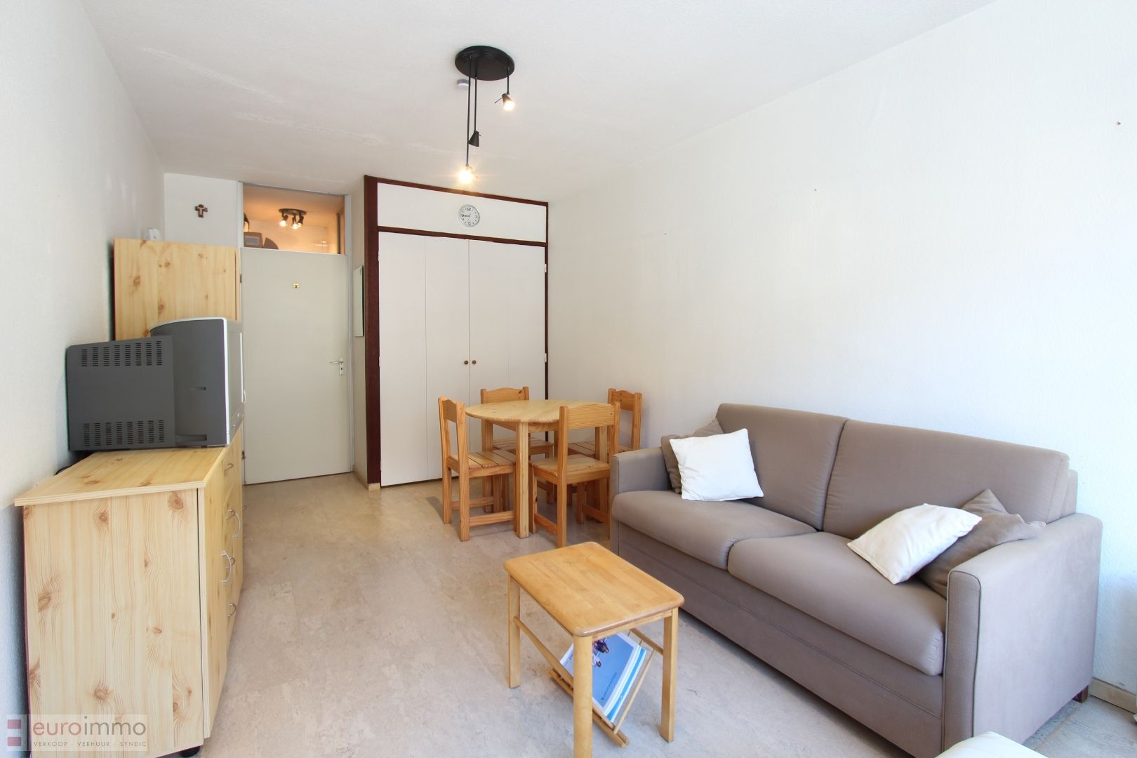 Studio met centrale ligging in Nieuwpoort Bad. Voor de renoveerders onder jullie. foto 3
