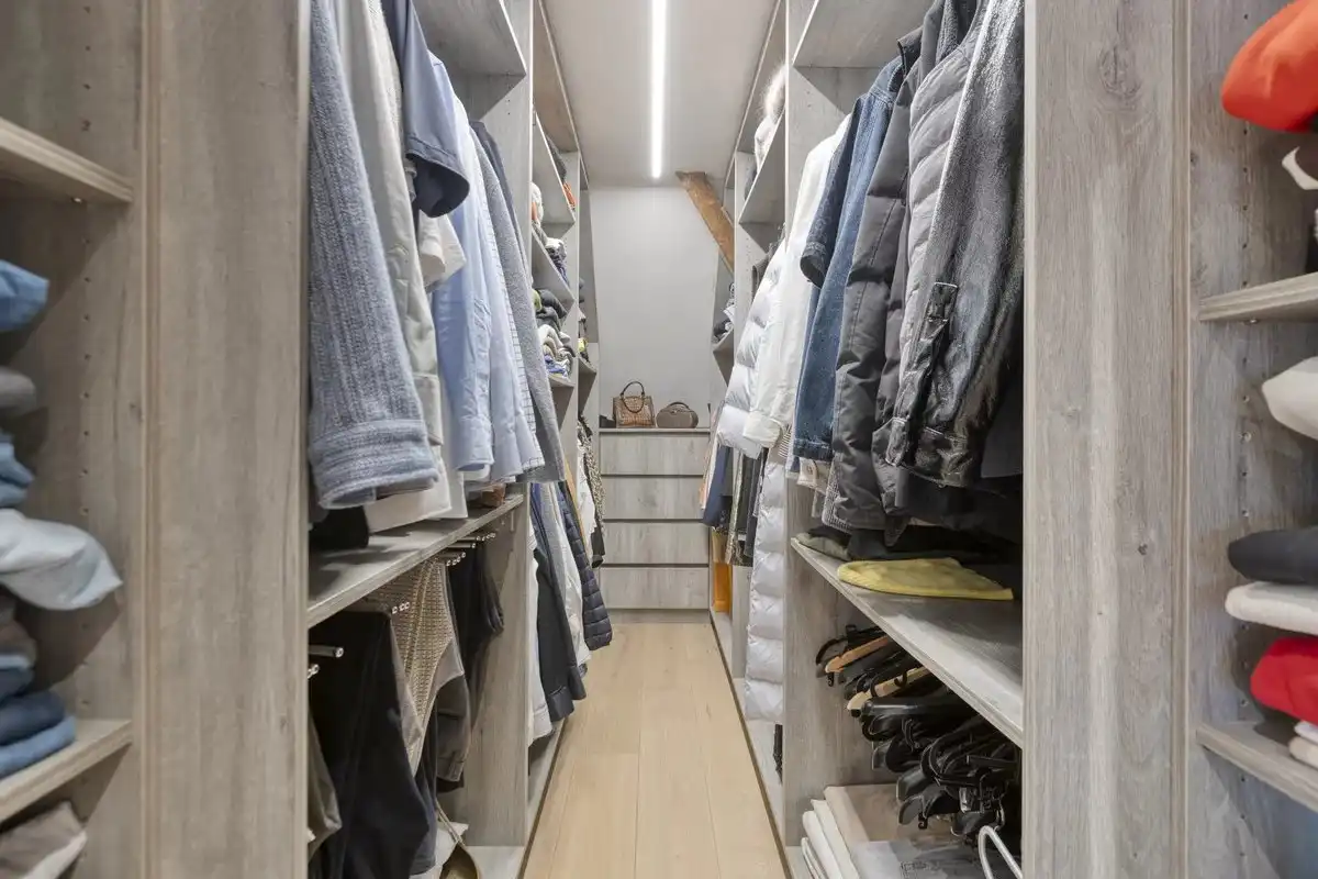 Zeer ruim handelspand met tuin en exclusief triplex  appartement met privé-lift en 2 slaapkamers, garage en staanplaats. foto 23