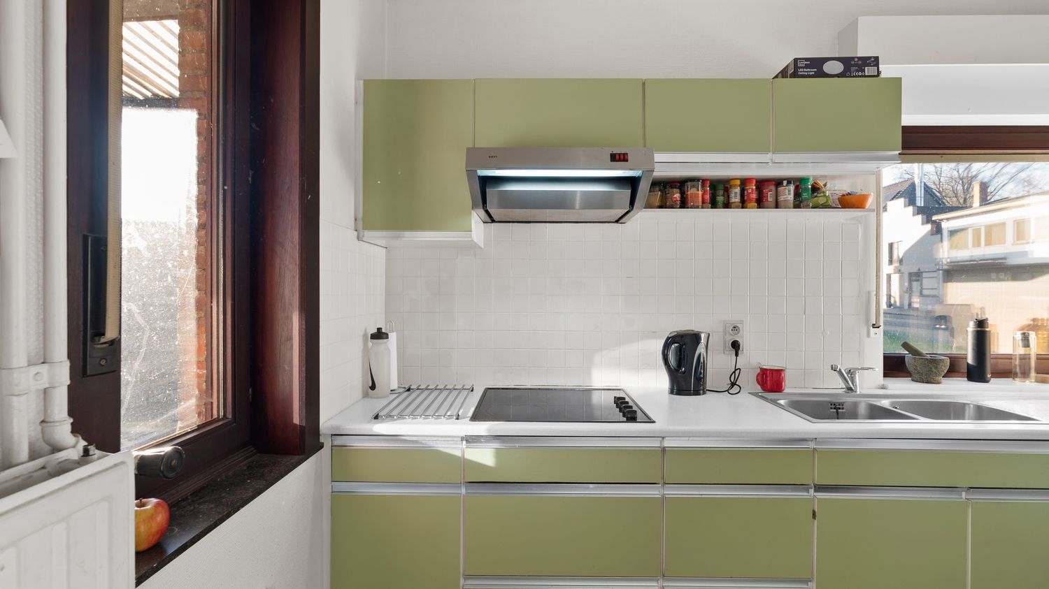 Te renoveren halfopen bebouwing met 2 slaapkamers. foto 3