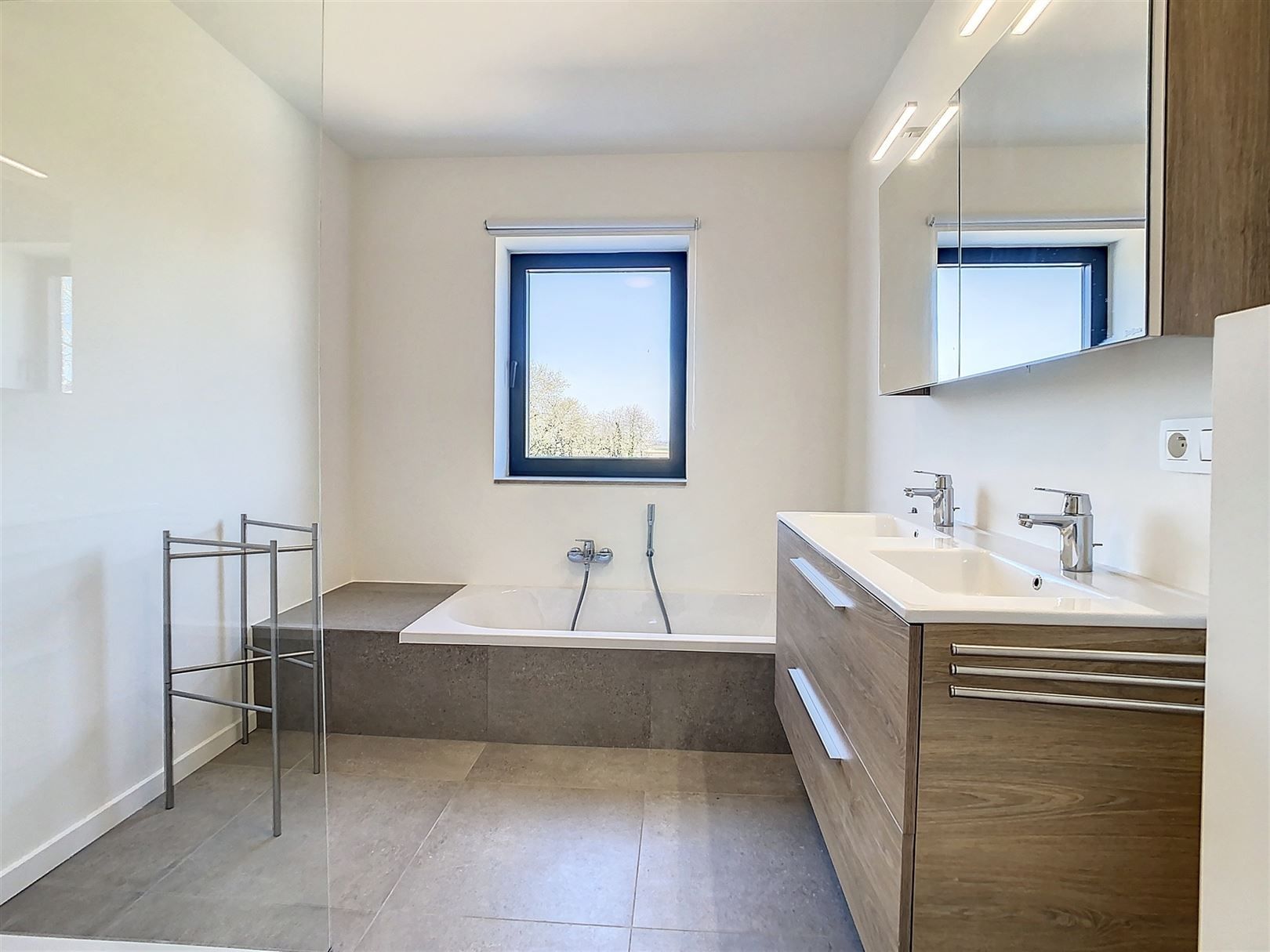 Mooie instapklare woning, 3 slpks, tuin, terras, garage foto 27