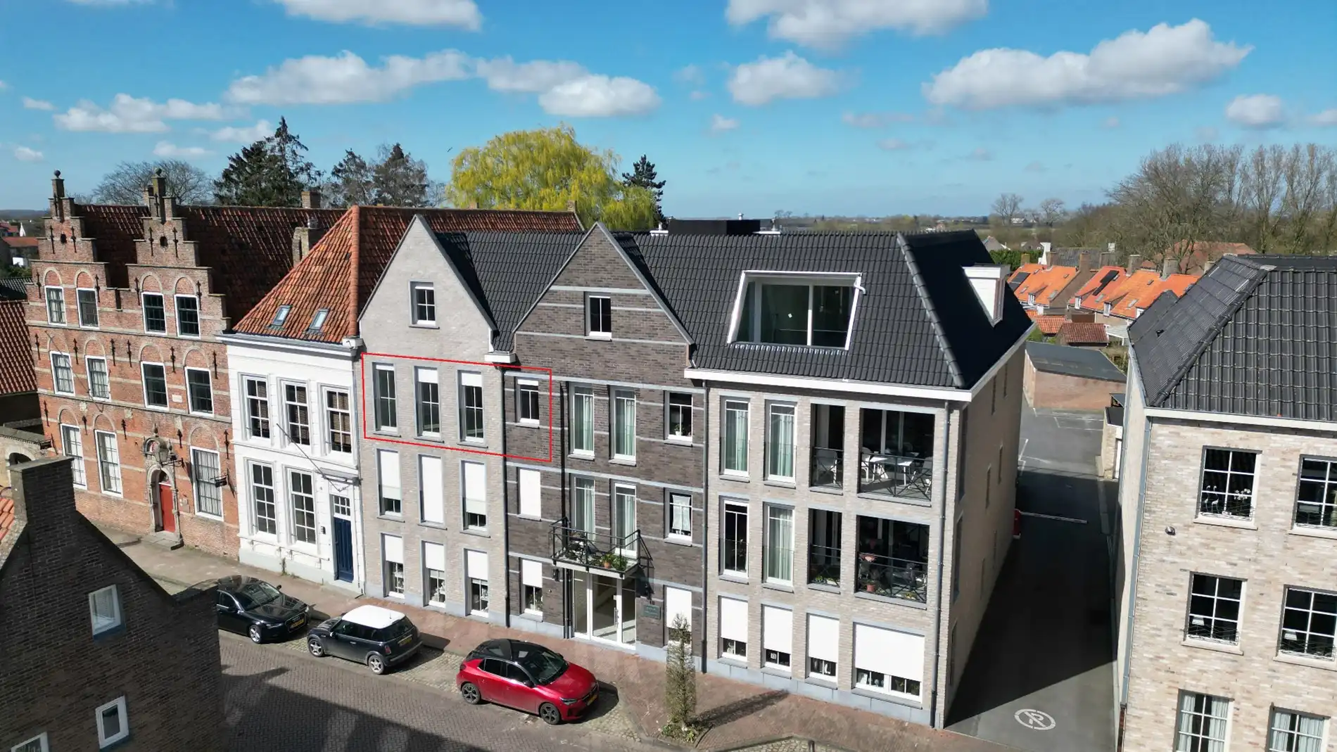 Instapklaar appartement met balkon en parkeerplaats in Aardenburg foto 2