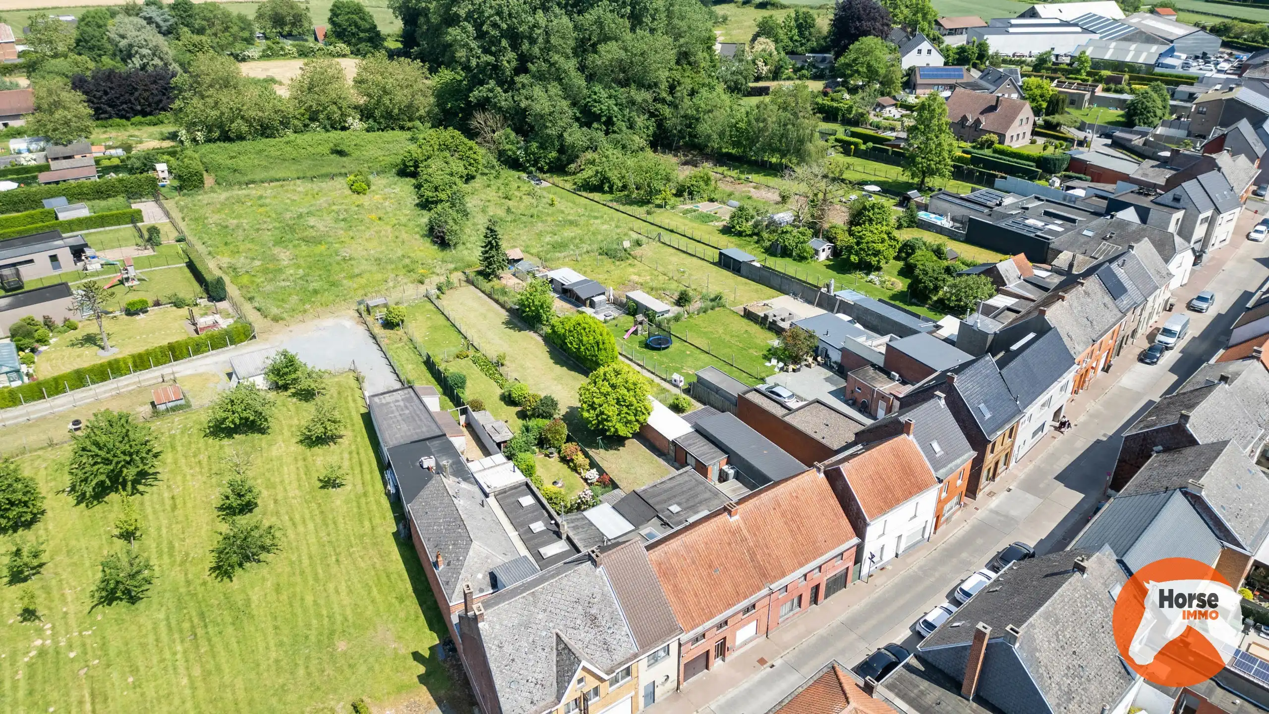ZOTTEGEM - Te renoveren woning op ruim perceel van ca 45a foto 2