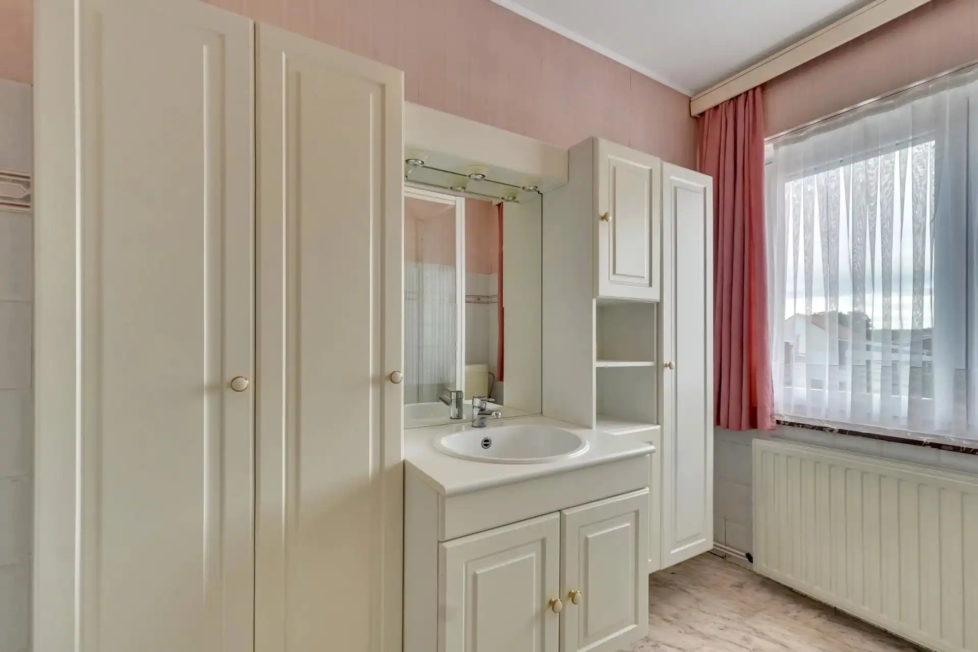Ruime woning met potentiële bouwgrond foto 18