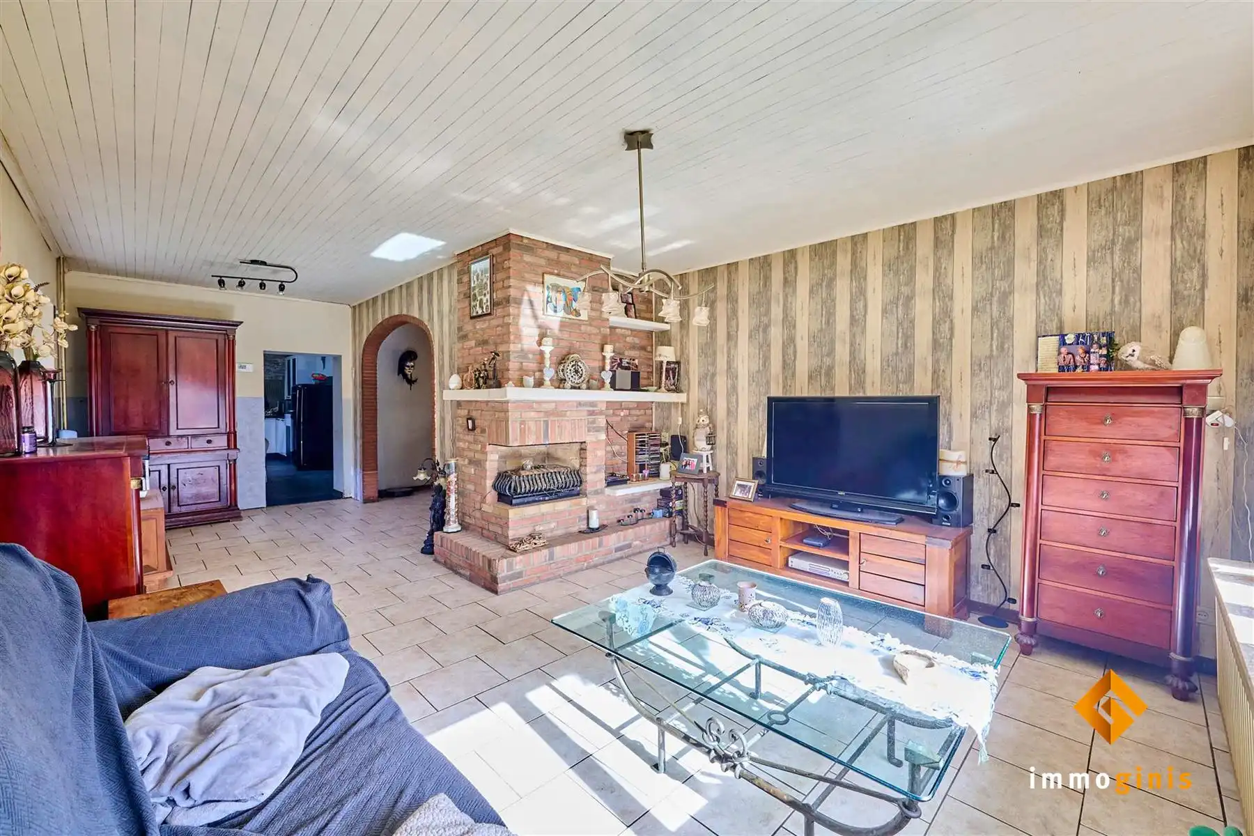 Knusse, te renoveren woning met 3 slaapkamers op een ruim perceel van 8a62ca! foto 3