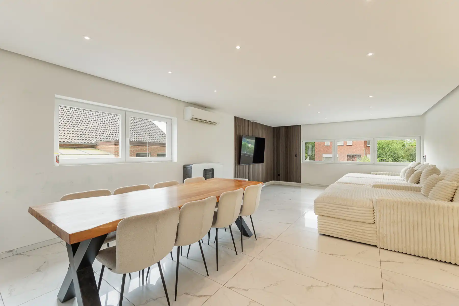 GROTENDEEL GERENOVEERDE GEZINSWONING (SPLIT-LEVEL) MET 3 SLAAPKAMERS, GROTE LEEFRUIMTE EN ZEER GUNSTIG EPC-LABEL OP EEN FIJN PERCEEL VAN 9A20CA IN GELIEFDE WOONWIJK IN HELCHTEREN foto 4