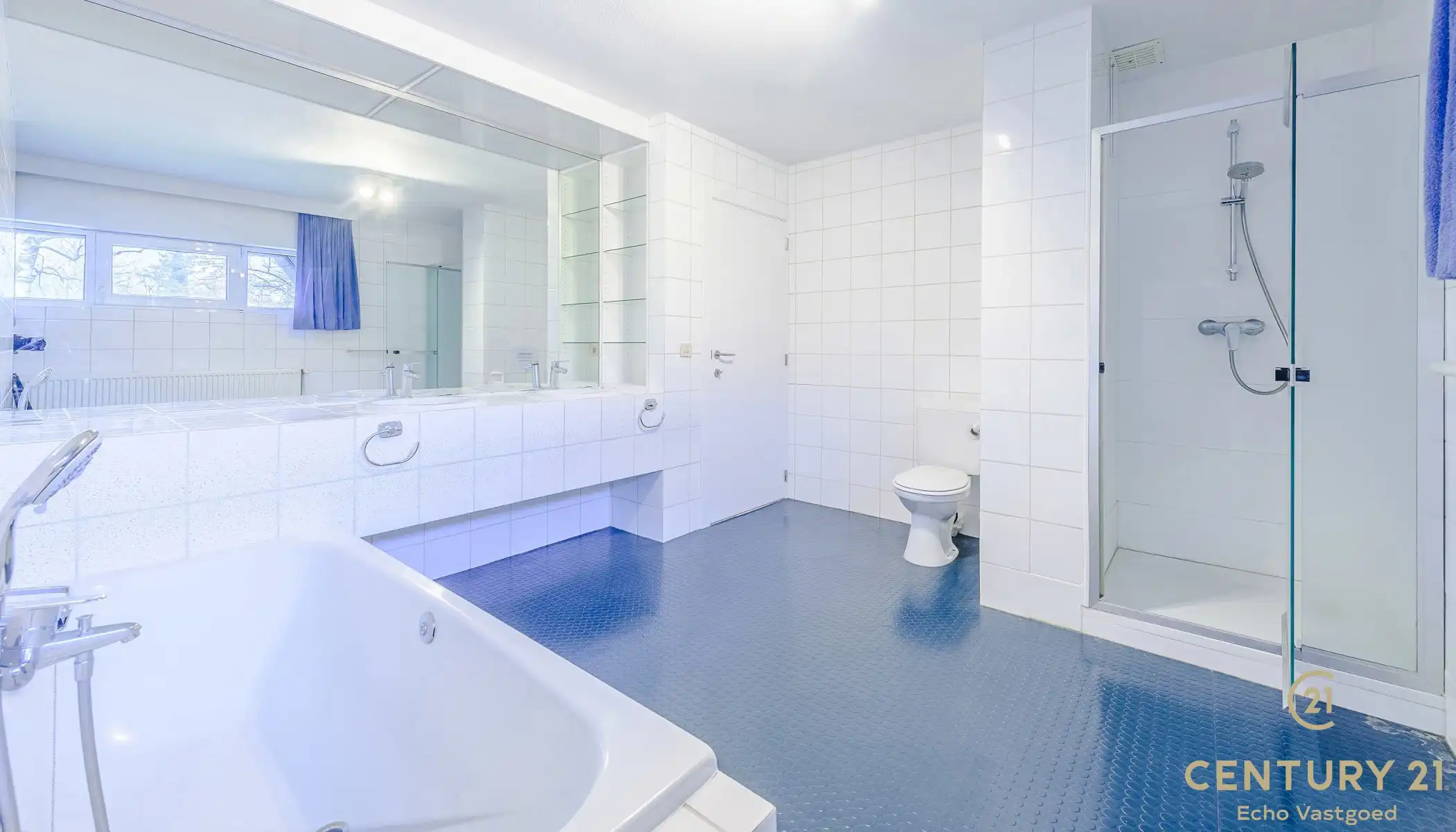 Ruime, unieke villa op royaal perceel in villawijk De Lint. foto 24