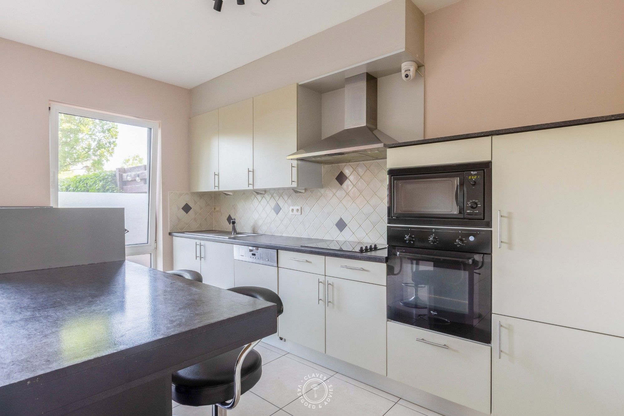 Gelijkvloers appartement met ruim terras en tuintje op een gesloten en groene residentie. foto 6