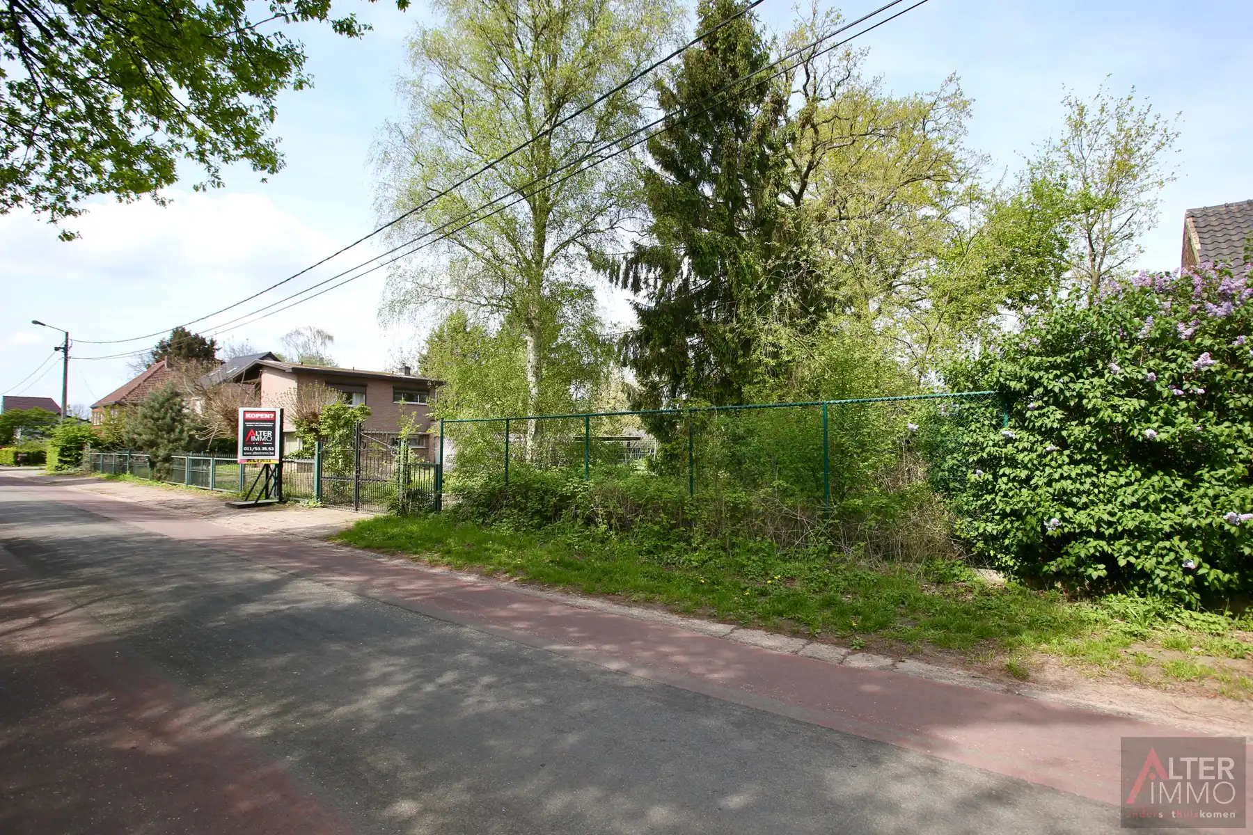 Residentieel gelegen projectgrond - straatbreedte 49,21meter! - totale oppervlakte 29a 97ca! foto {{pictureIndex}}