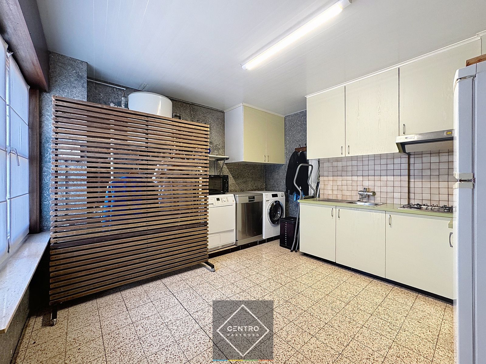 PERFECT ONDERHOUDEN woning met 3  à 4 slpks en 2 garages! foto 10