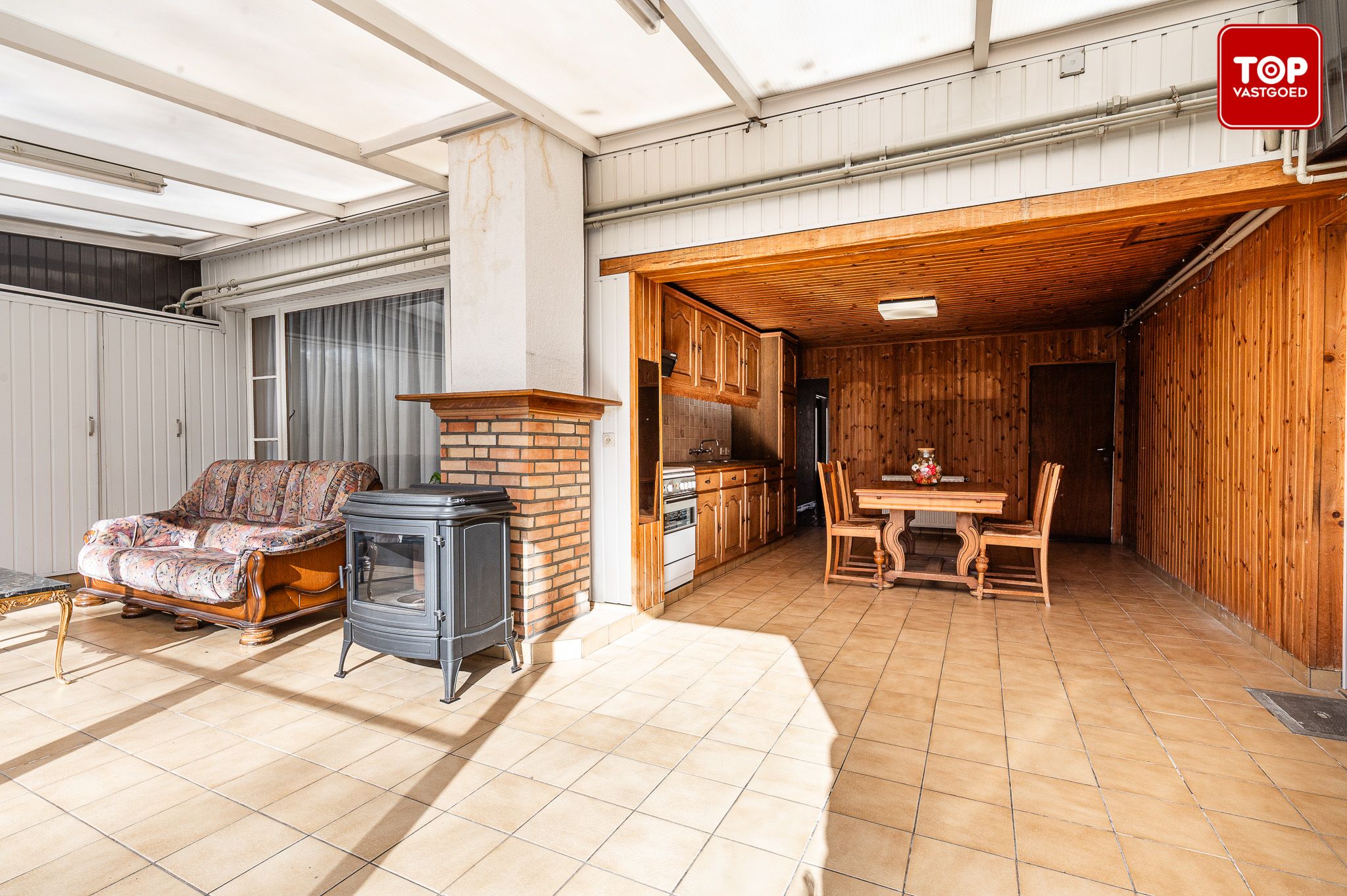 Totaal te renoveren woning met 4 slaapkamers en leuke tuin. foto 11