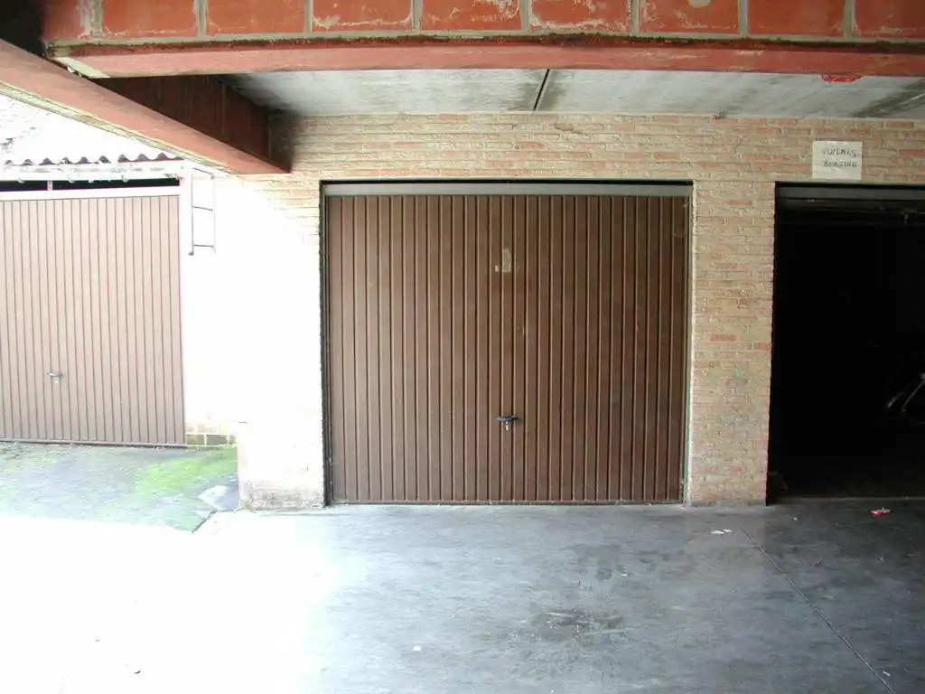CENTRAAL GELEGEN GARAGE foto 2