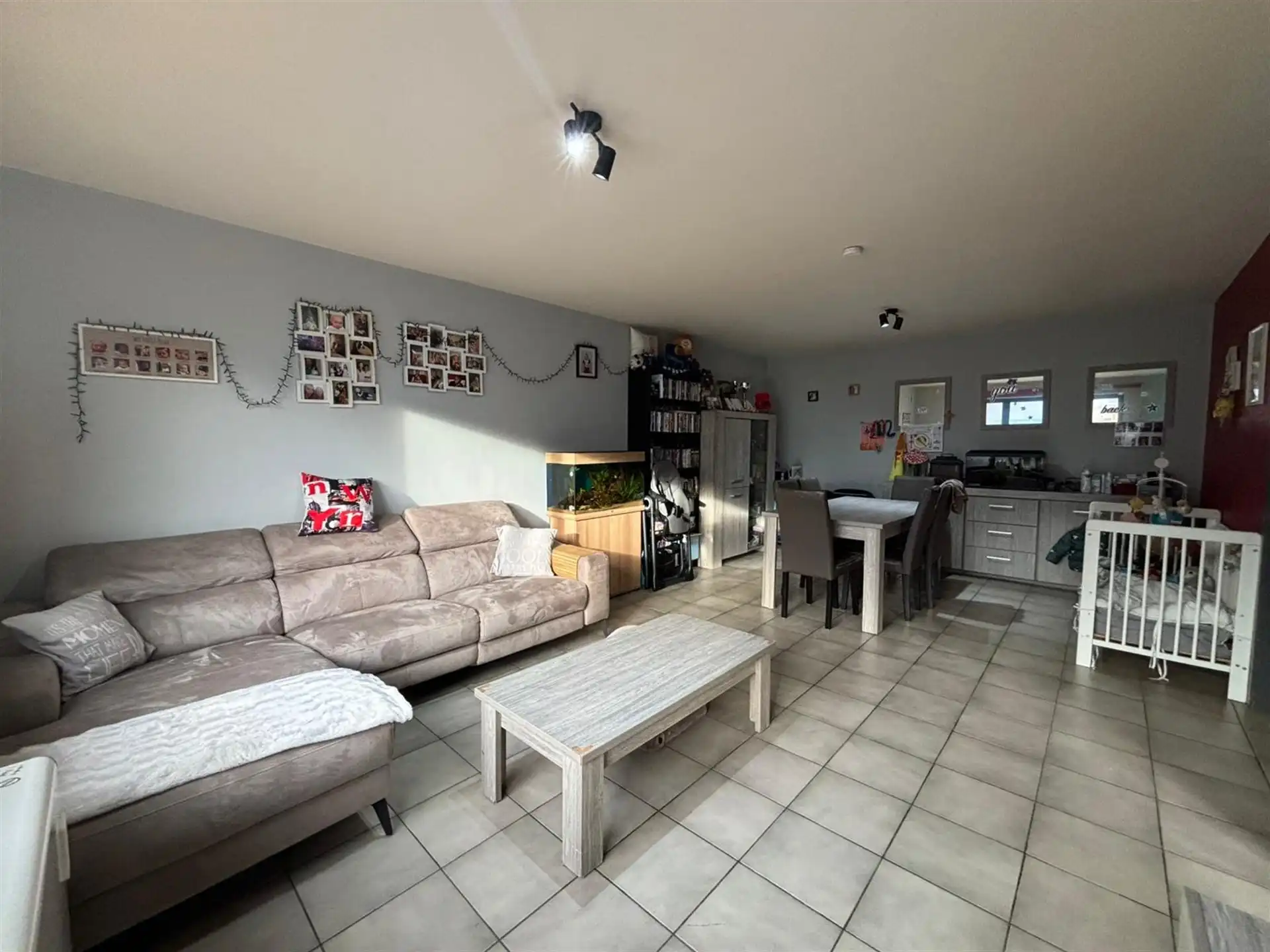 Ruim appartement met twee slaapkamers en staanplaats foto 3