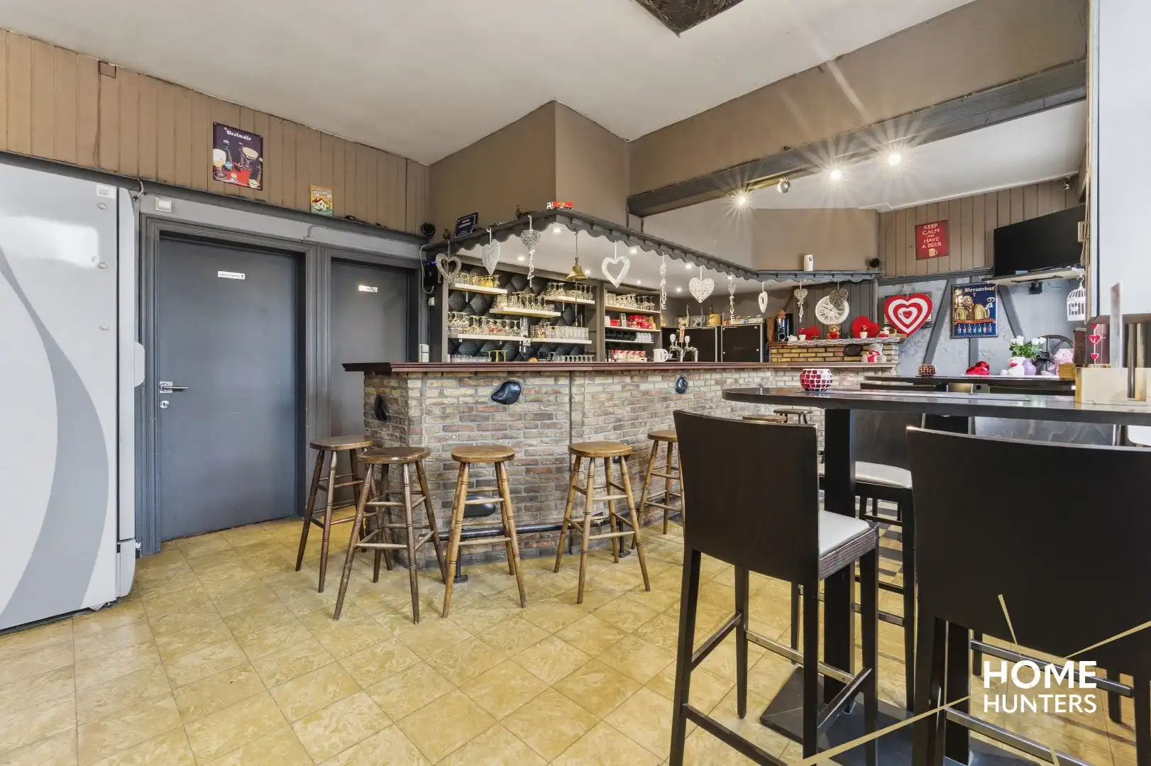 Te renoveren horecazaak met woonst op ruim perceel in Vlamertinge – Café De Hazewind foto 6