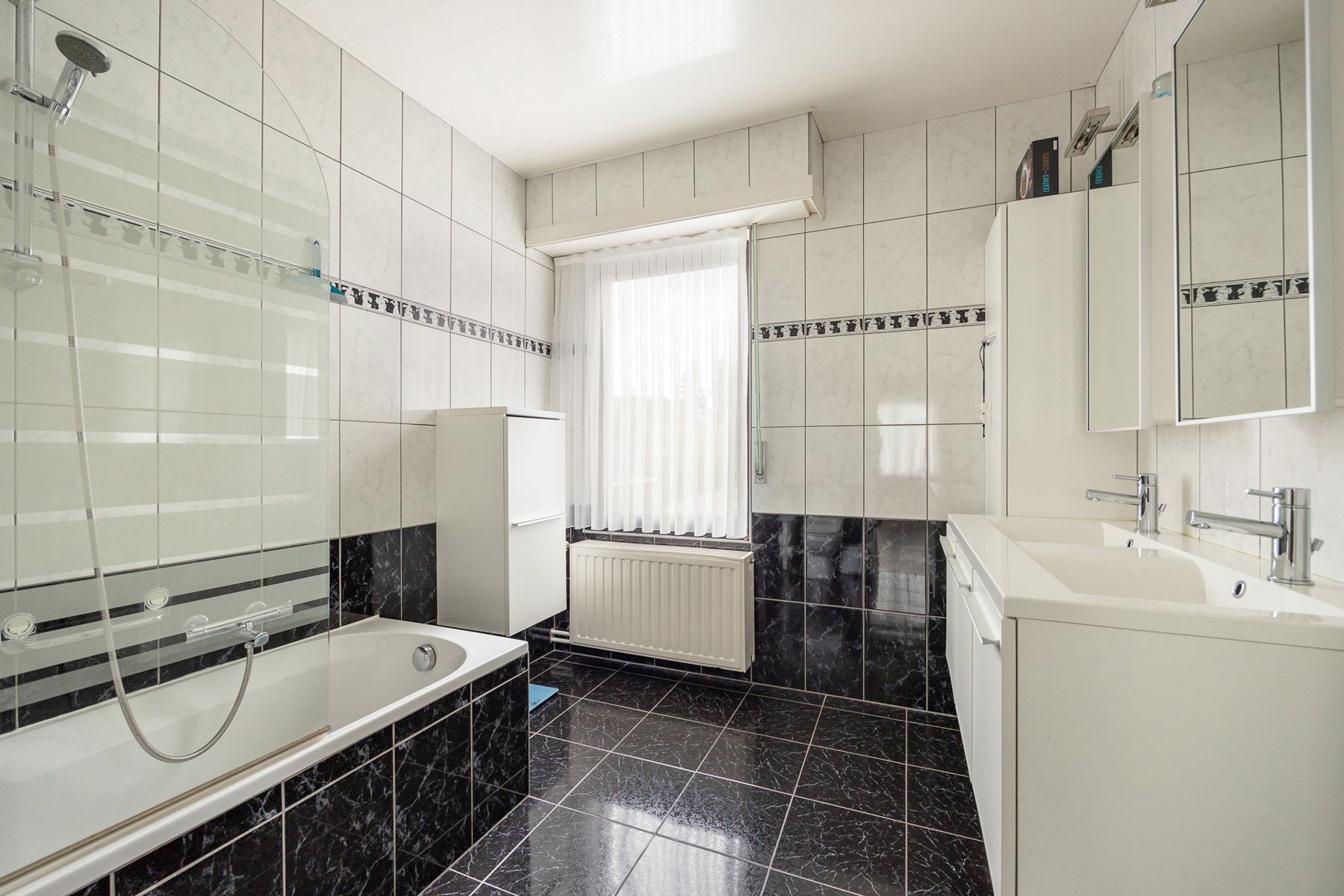 Ruime woning met 4 slks en 2 bdks op 886 m² foto 21