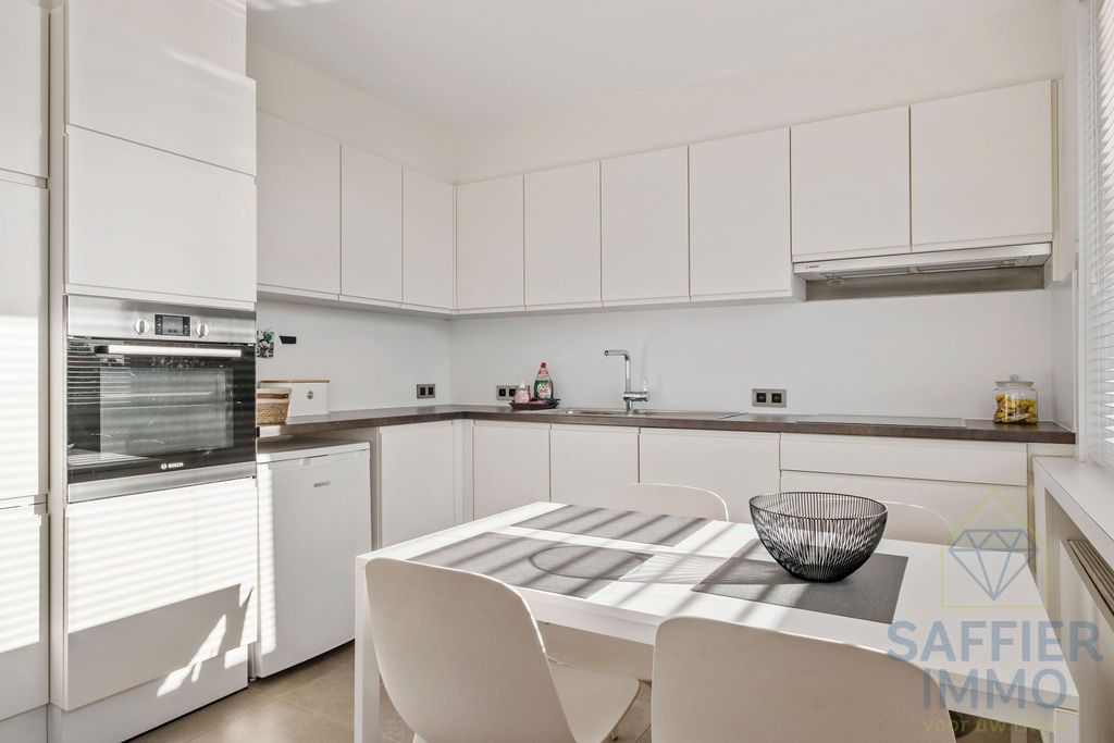 Instapklaar en volledig gerenoveerd appartement te koop in Roeselare foto 3