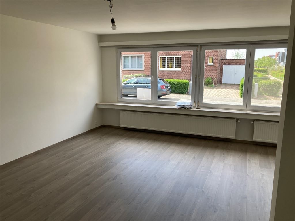 Prachtig gerenoveerd gelijkvloers appartement met 2 kamers foto 3