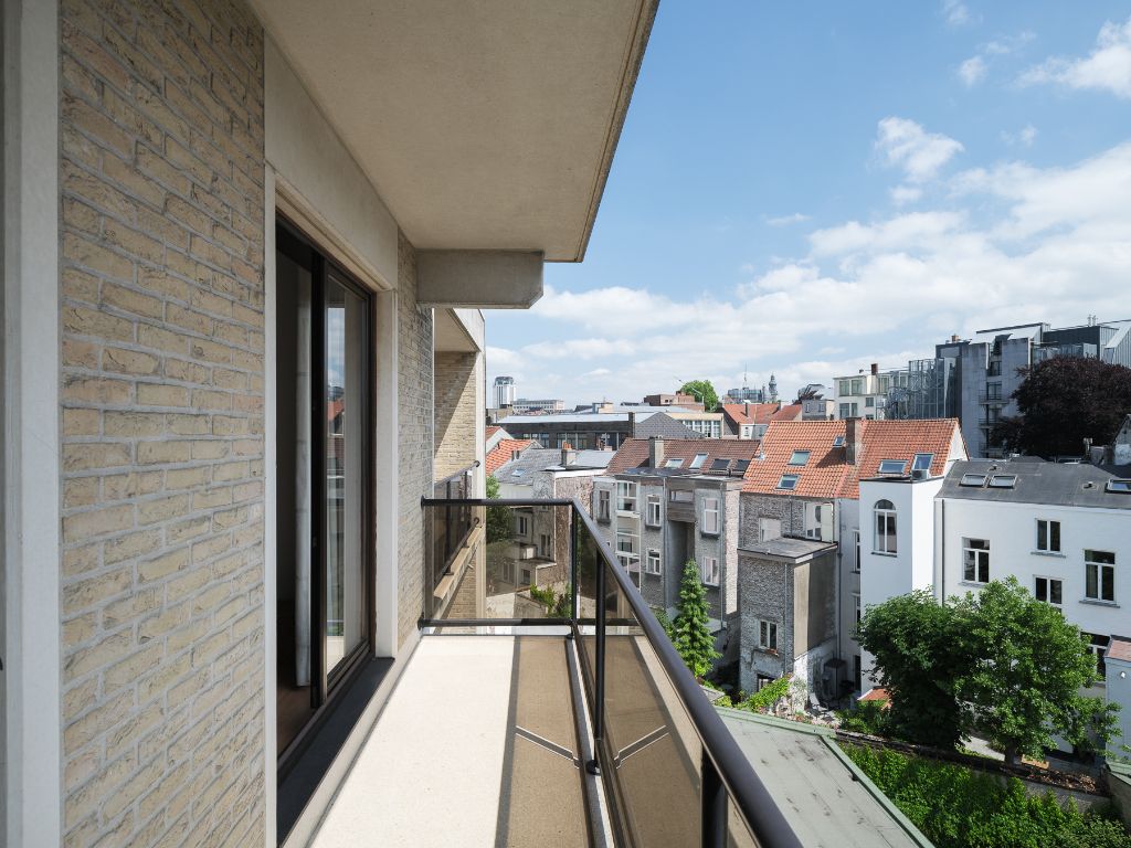 Licht op te frissen penthouse met 4 slaapkamers, meerdere zonneterrassen en een adembenemend uitzicht over de Leie en de Bijloke. Aankoop staanplaats. foto 22