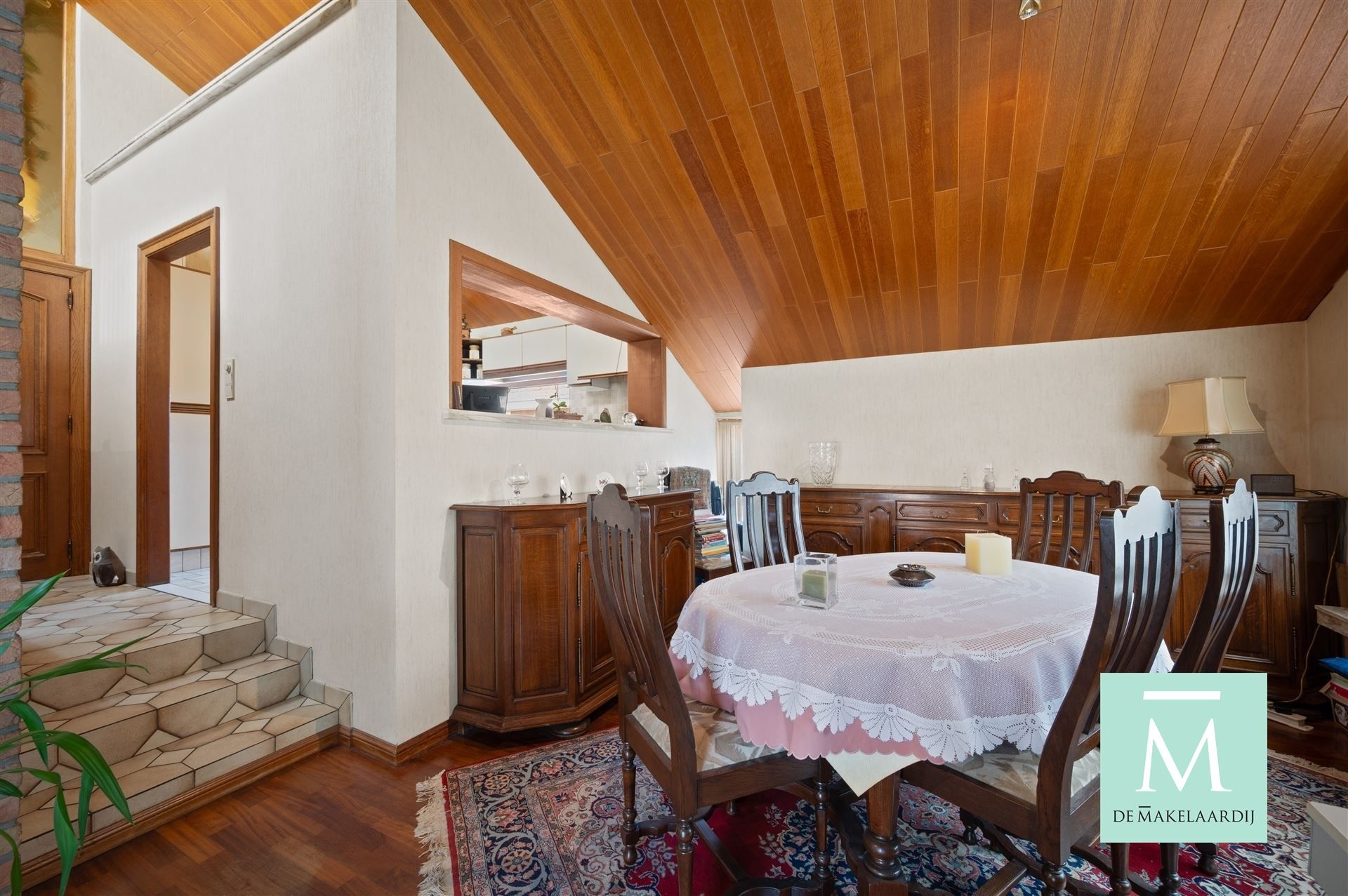 Uitstekend gelegen woning met 3 slaapkamers en garage foto 7