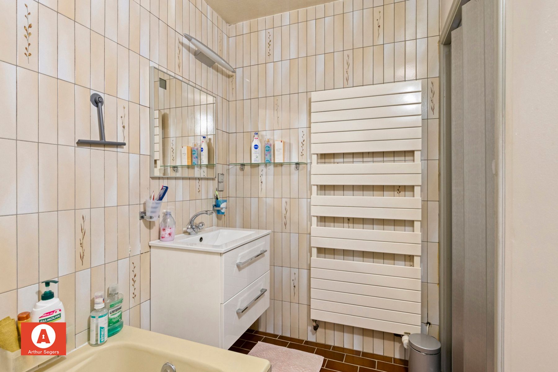 Ruime woning met zuidgerichte tuin en achteruitweg foto 24