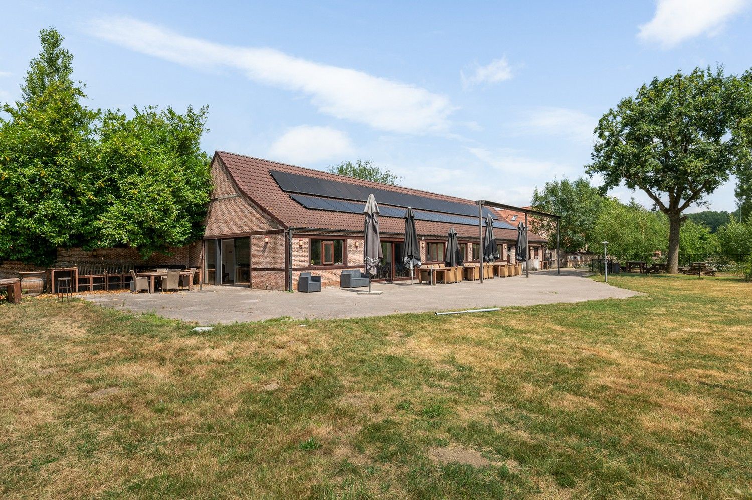 Polyvalent gebouw, appartement en magazijn te koop in Emblem! foto 34