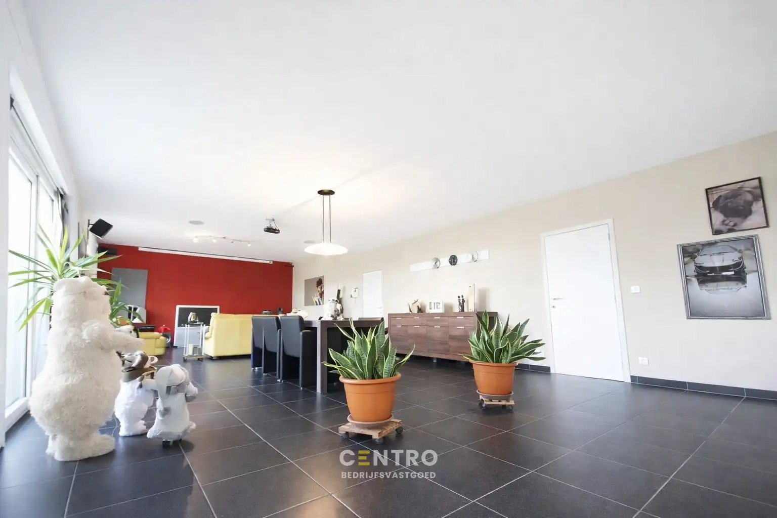 Recent BEDRIJFSGEBOUW, bestaande uit MAGAZIJN, BURELEN en WONING met zonnige tuin te Diksmuide. Op bedrijventerrein te Diksmuide foto 8