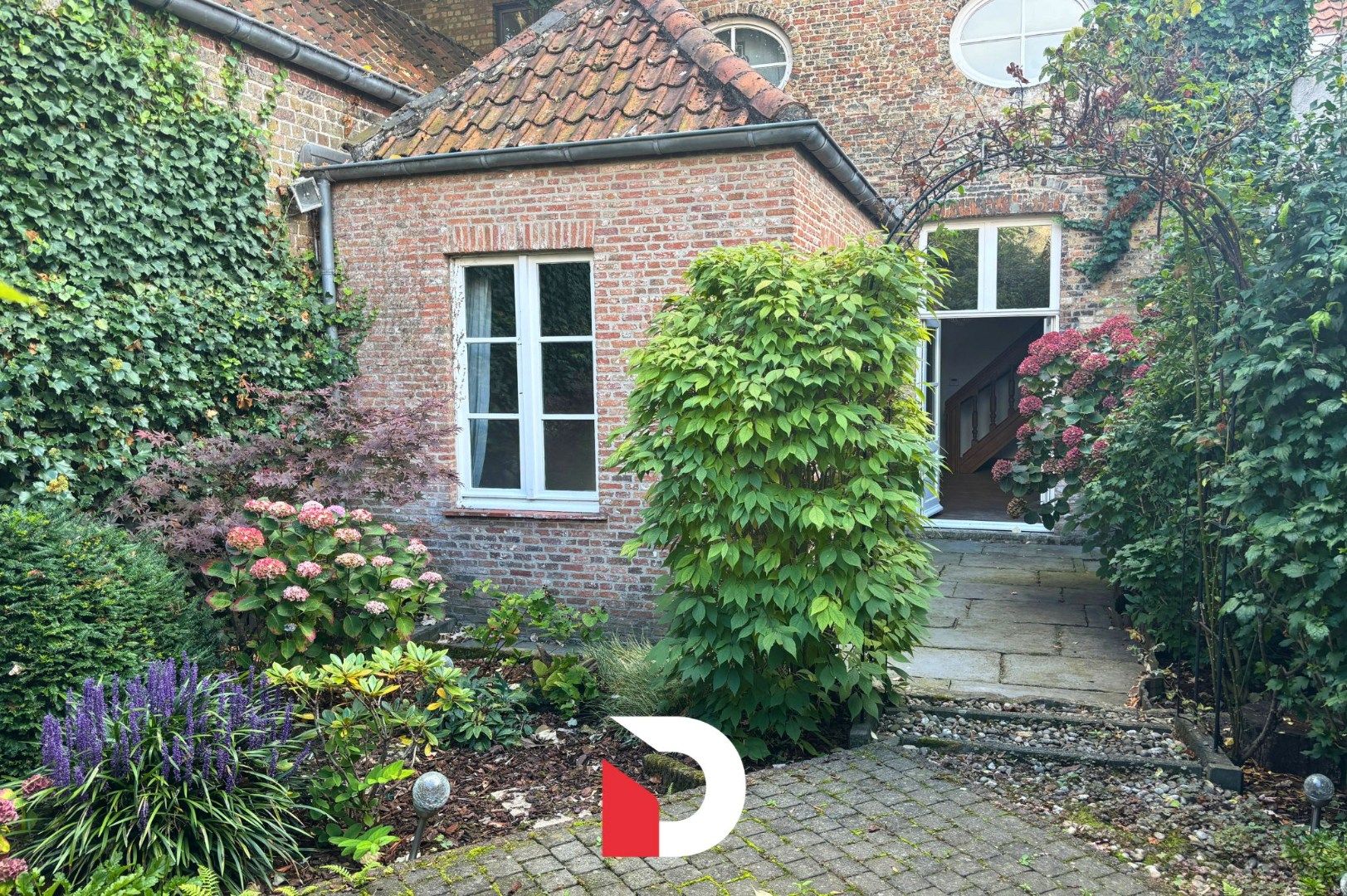 Woning in centrum Brugge met 4 slaapkamers en een gezellige stadstuin foto 9