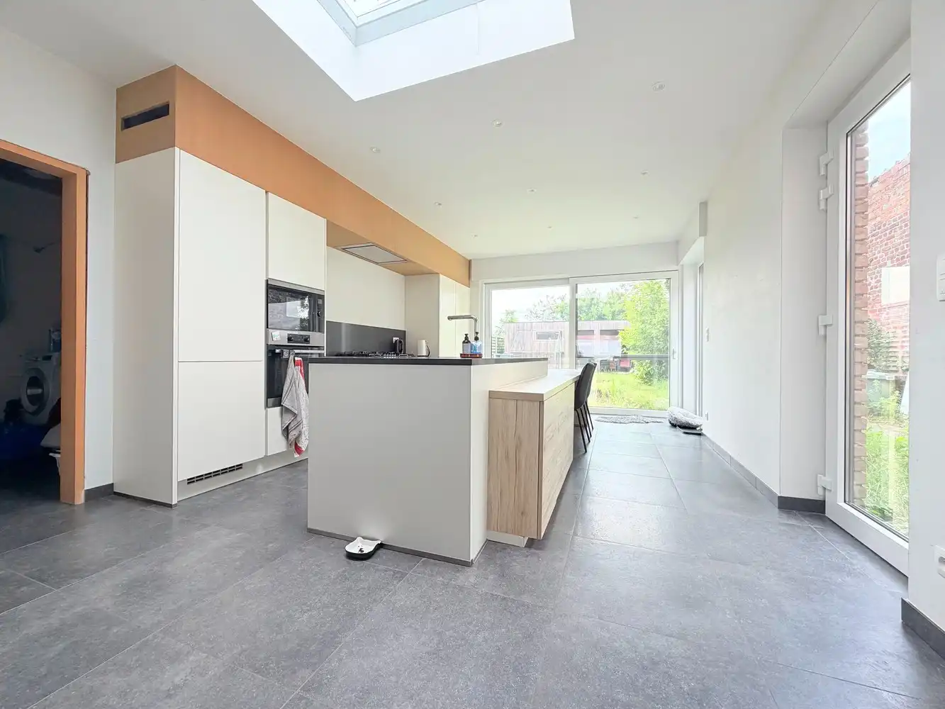 Ruime woning met  4 slaapkamers en gezellige tuin foto 3