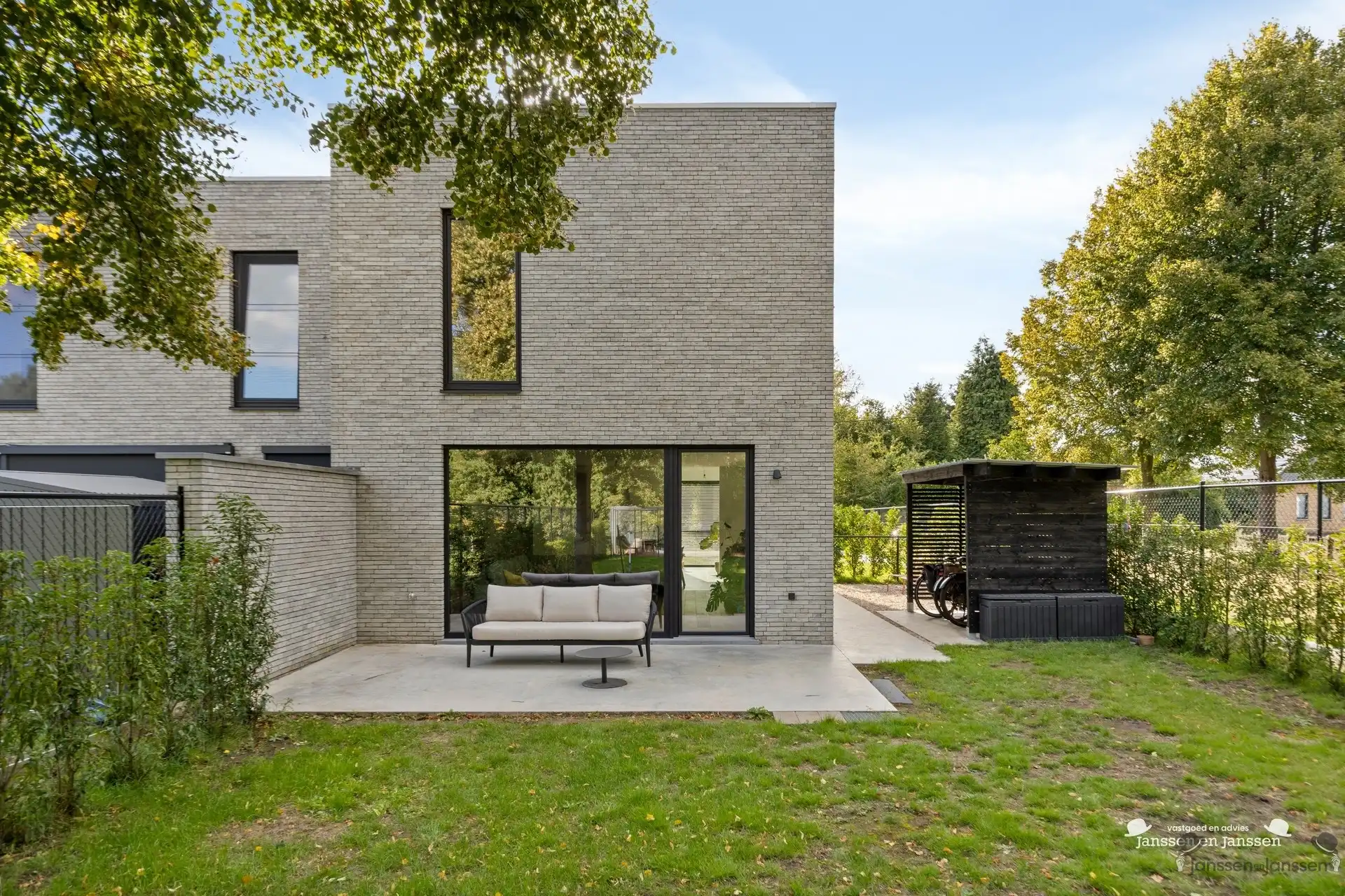 Moderne halfopen bebouwing uit 2024 met hoogwaardige afwerking foto 25