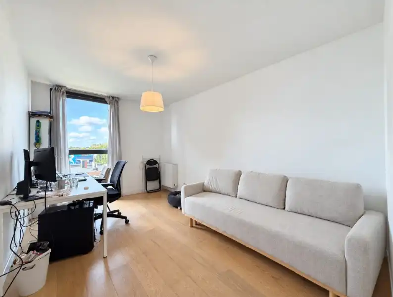 Lichtrijk hoekappartement met terras nabij Watersportbaan foto 14