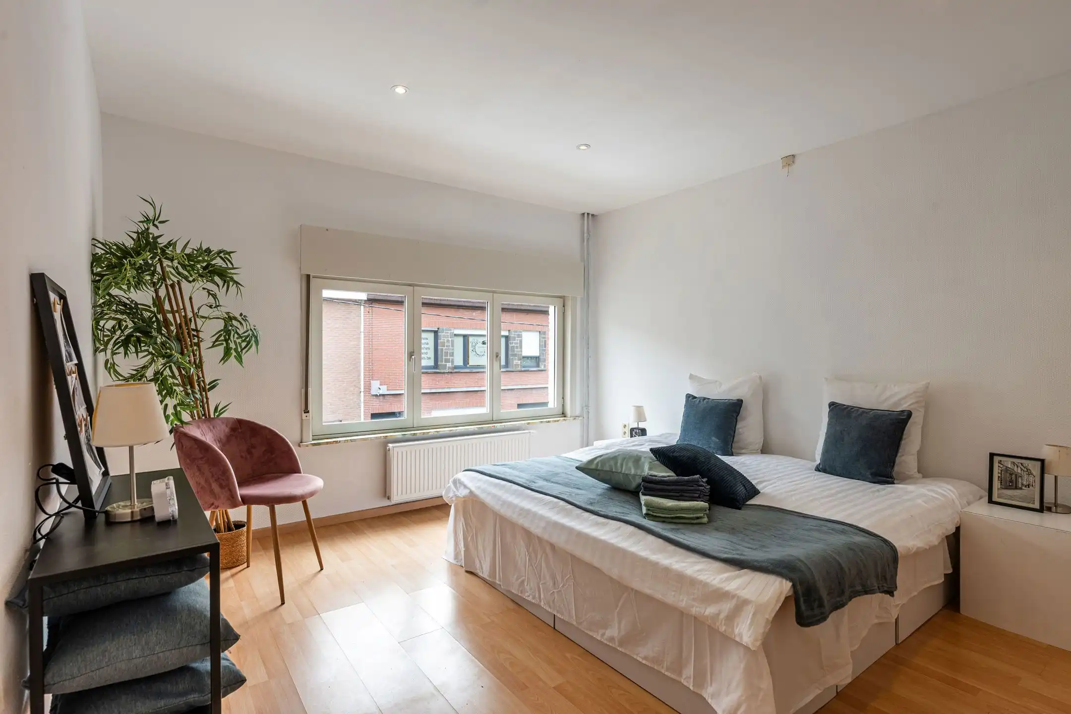Instapklare woning met 3 slaapkamers, ruime garage en tuin foto 15