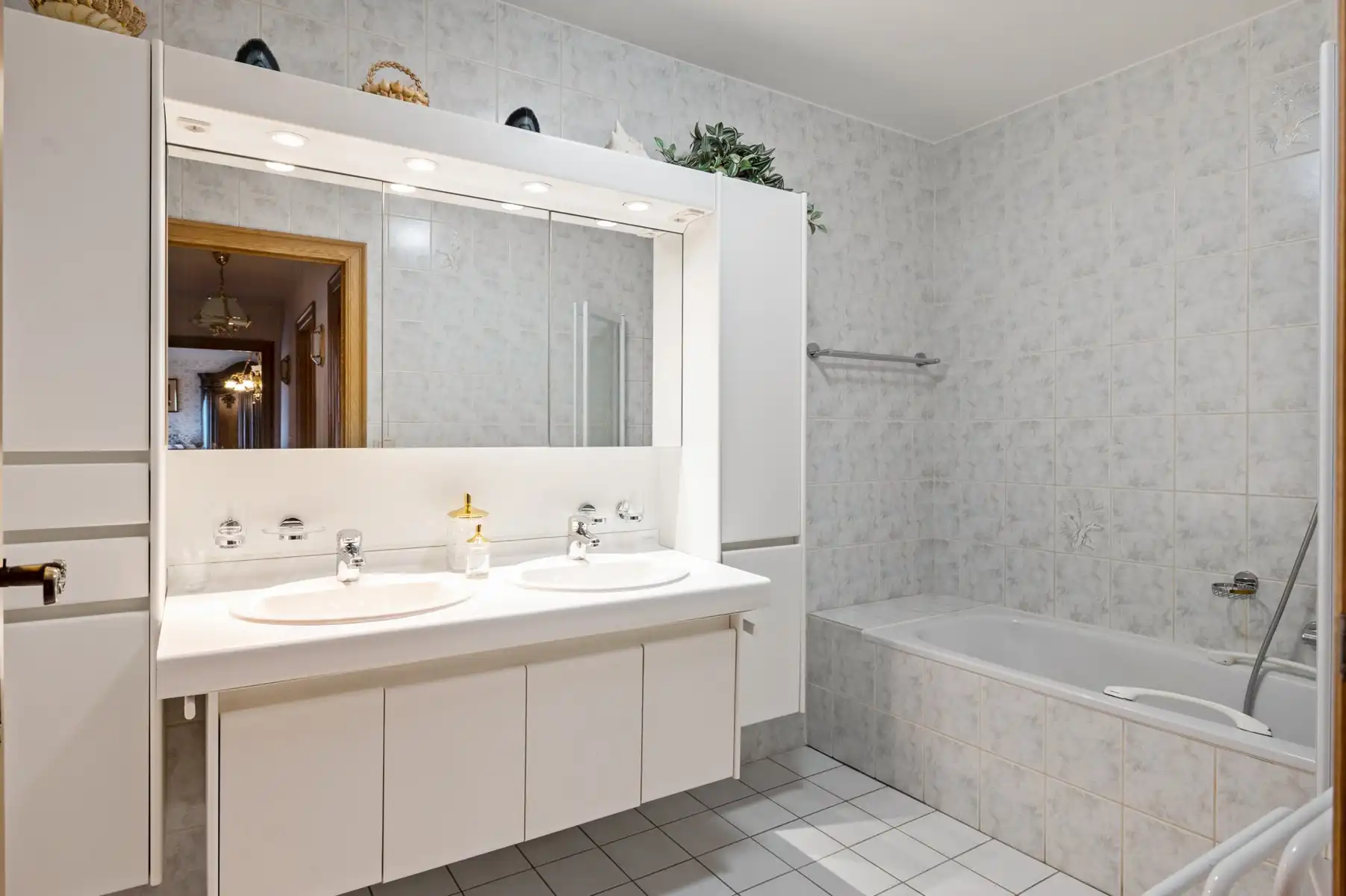 Lichtrijk appartement met panoramisch parkzicht en terras foto 11